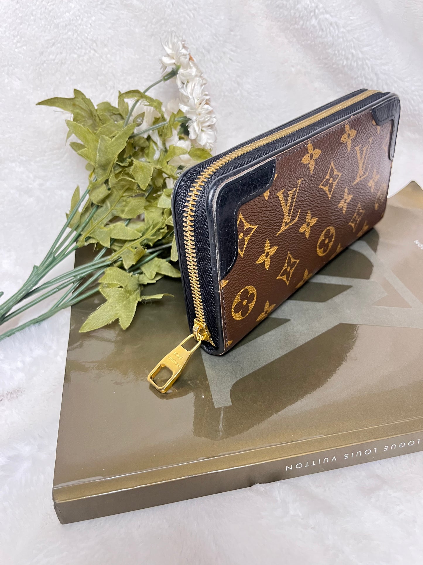 Authentic pre-owned Louis Vuitton retiro compact zippy wallet