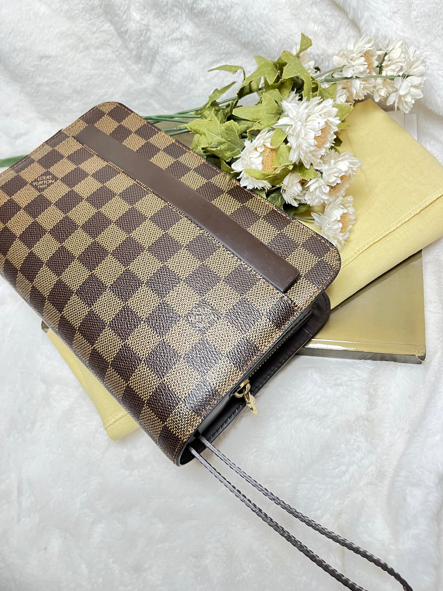Authentic pre-owned Louis Vuitton st Louis clutch
