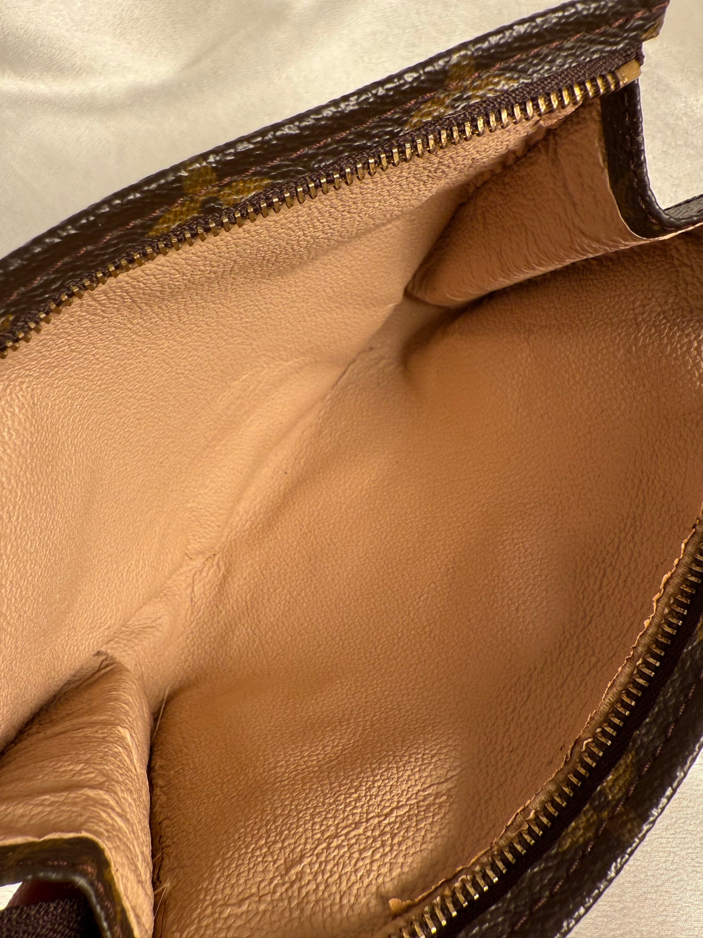 Louis Vuitton toilette 19