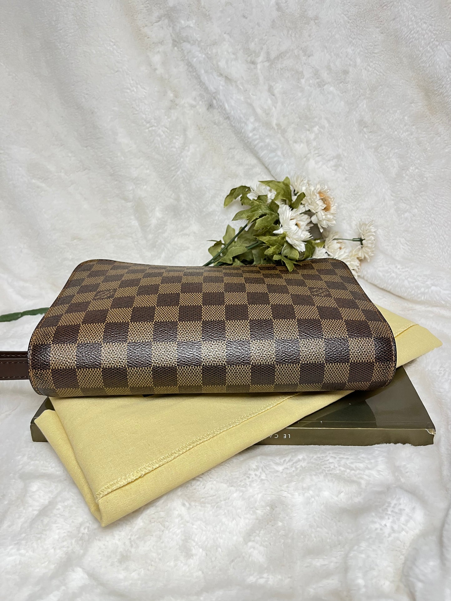 Authentic pre-owned Louis Vuitton st Louis clutch