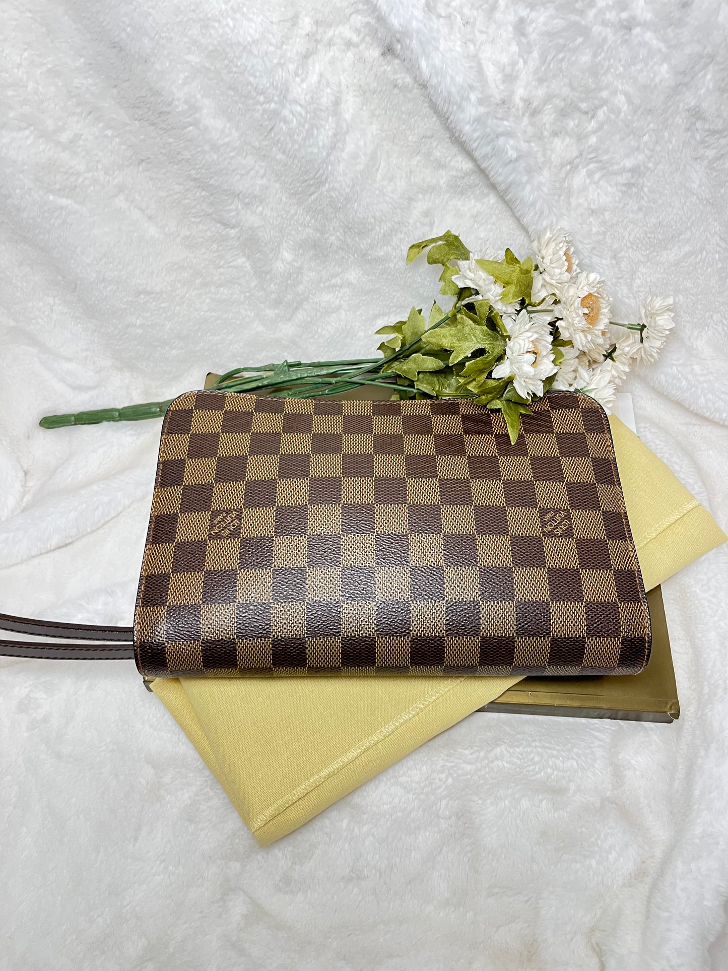 Authentic pre-owned Louis Vuitton st Louis clutch