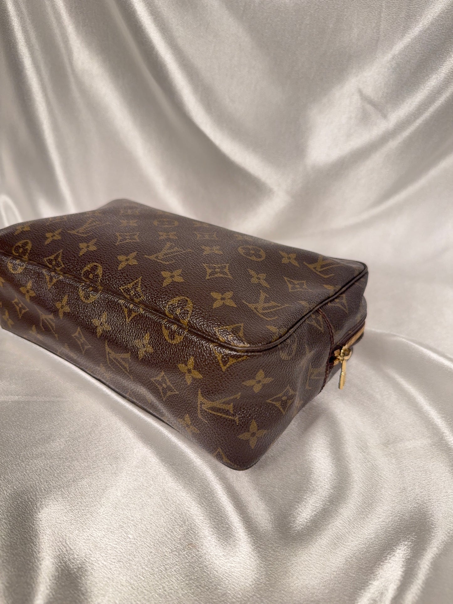 Louis Vuitton Trousse 28 cosmetic pouch