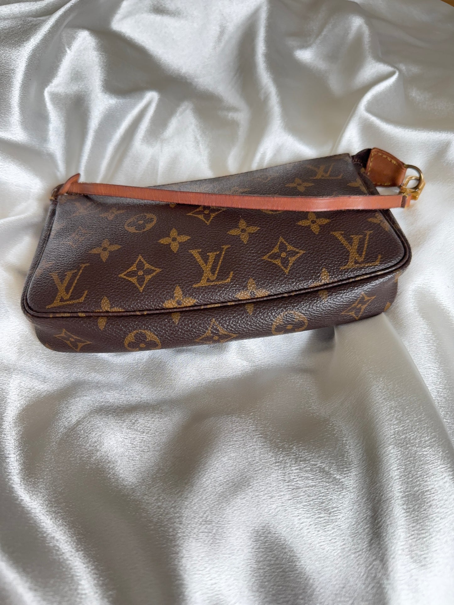 Louis Vuitton Pochette Acessoires