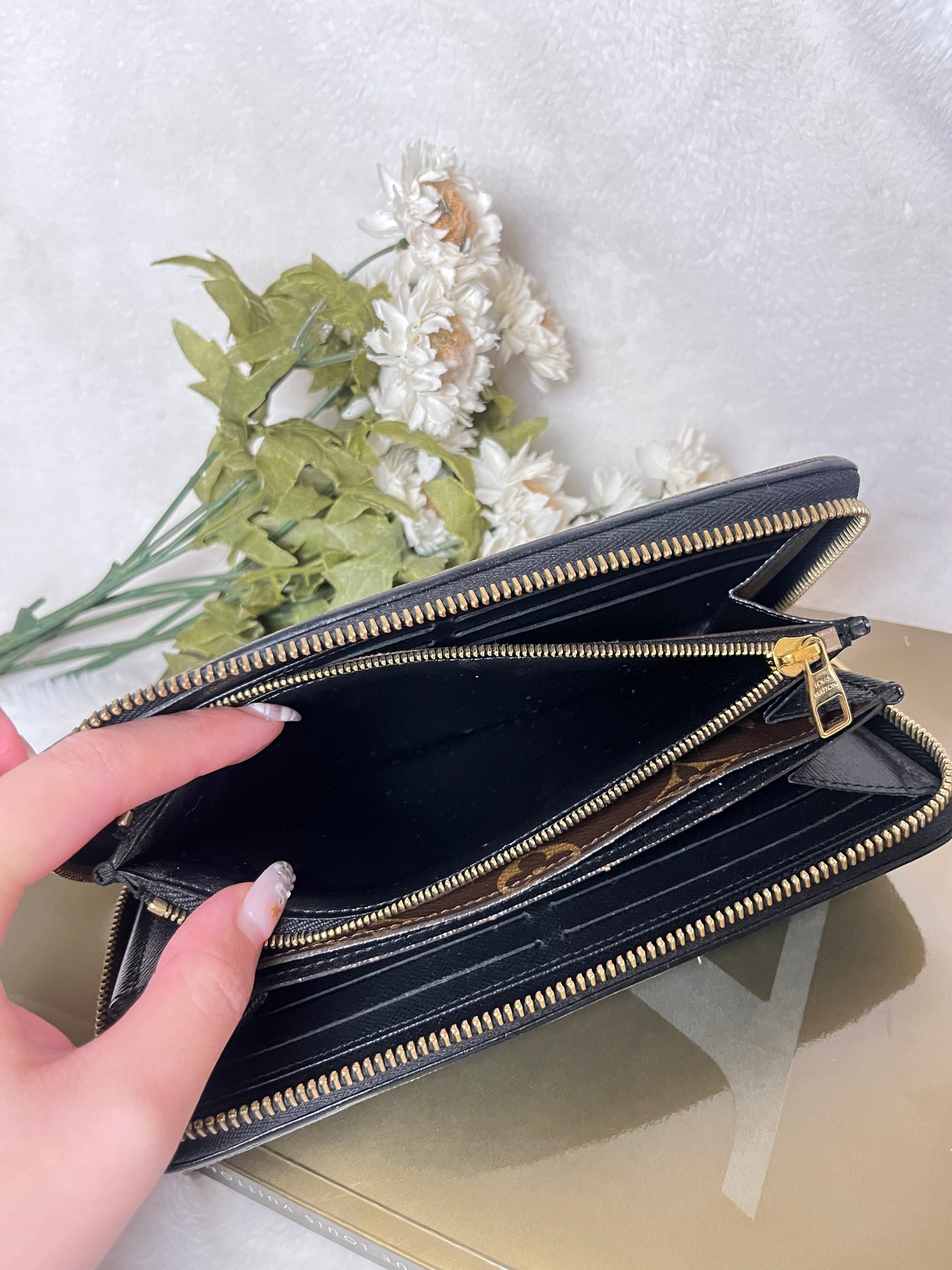 Authentic pre-owned Louis Vuitton retiro compact zippy wallet