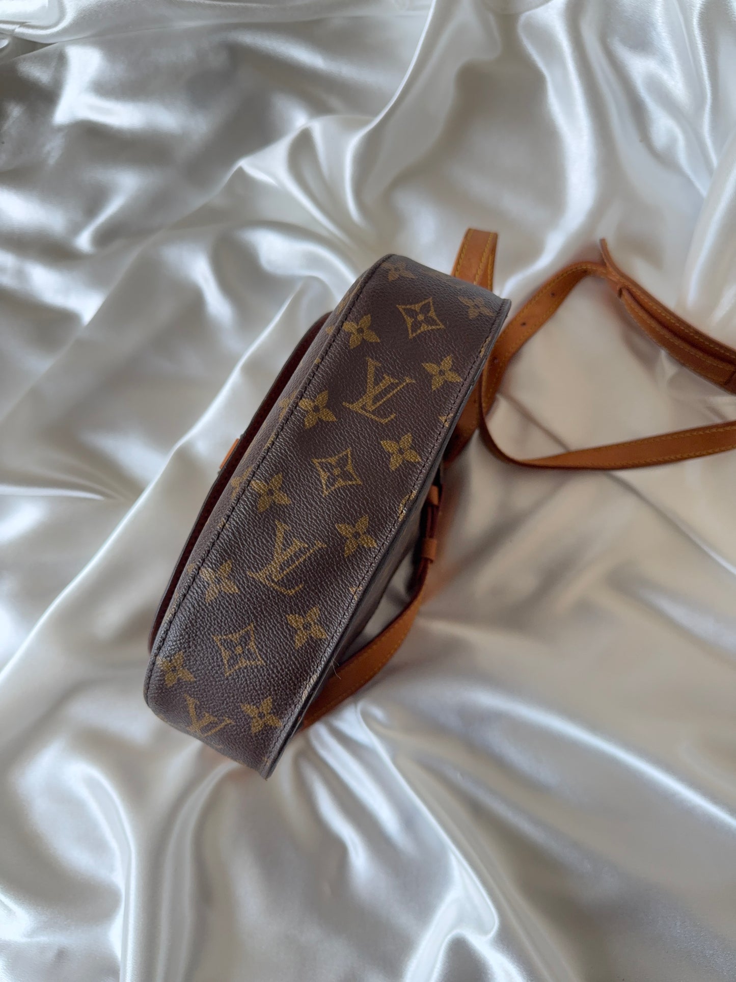 Louis Vuitton st Cloud GM crossbody bag