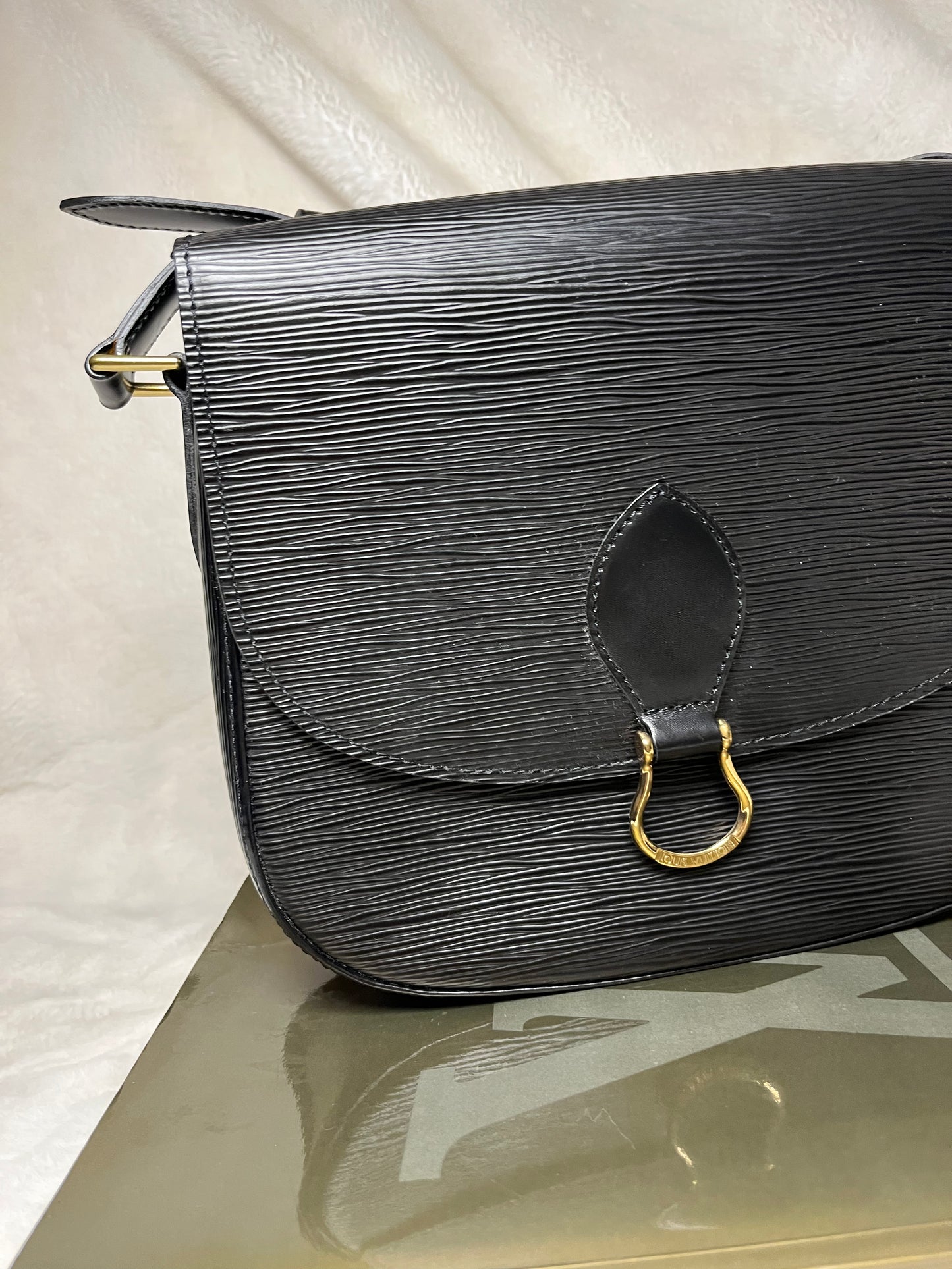 Authentic pre-owned Louis Vuitton Saint Cloud GM epi noir