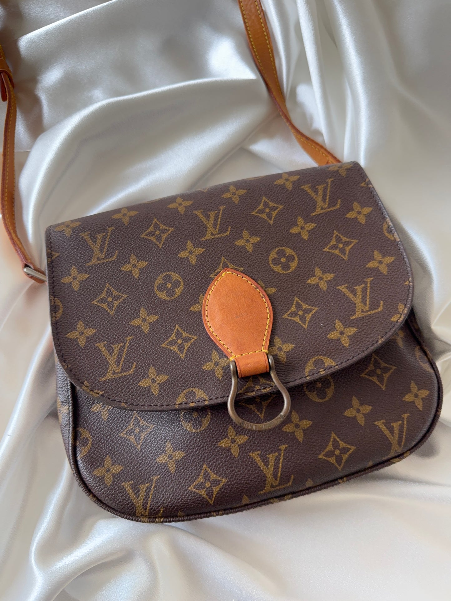 Louis Vuitton st Cloud GM crossbody bag