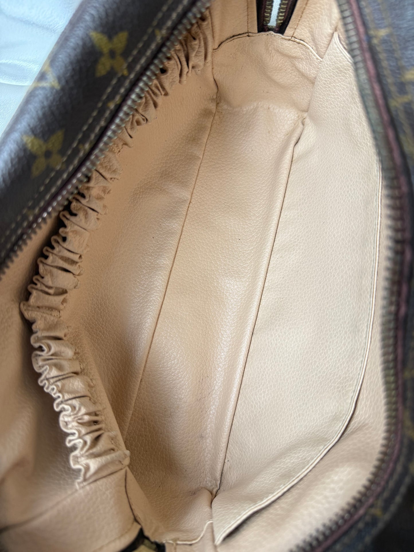 Louis Vuitton trousse 28 toilette