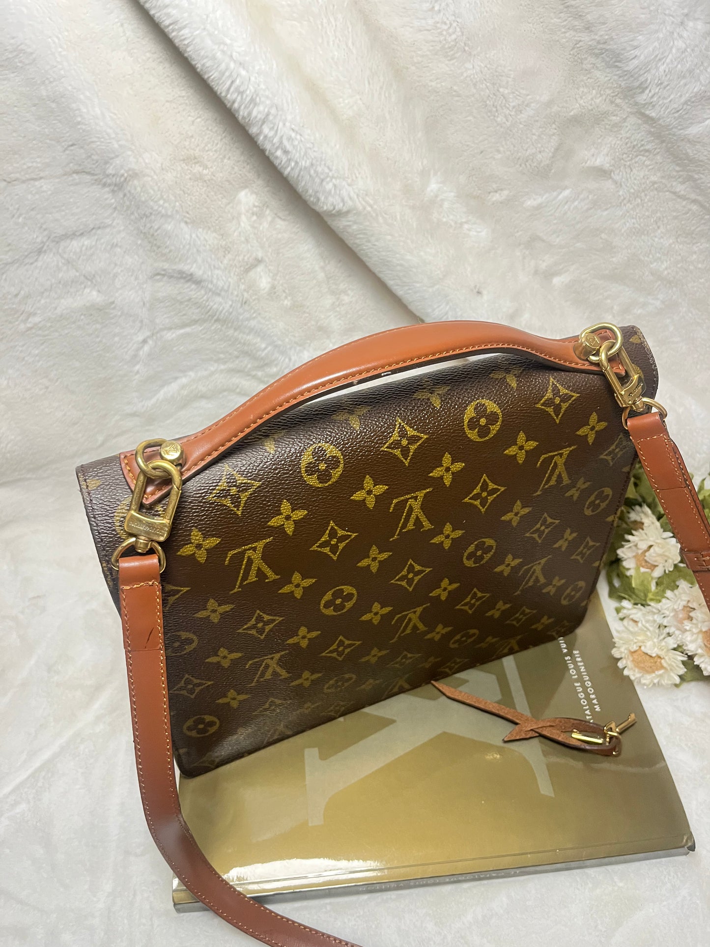 Authentic pre-owned Louis Vuitton Monceau crossbody shoulder bag