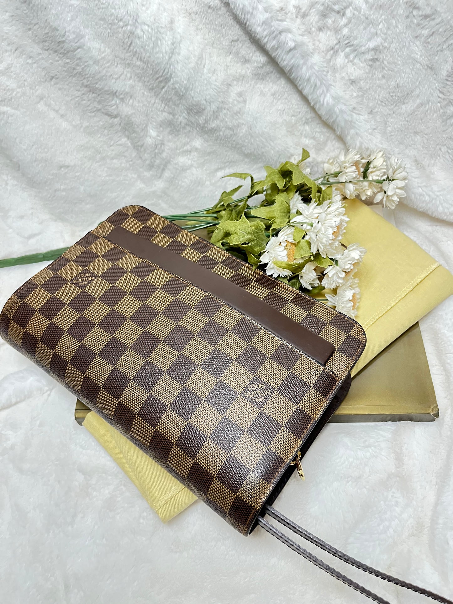 Authentic pre-owned Louis Vuitton st Louis clutch