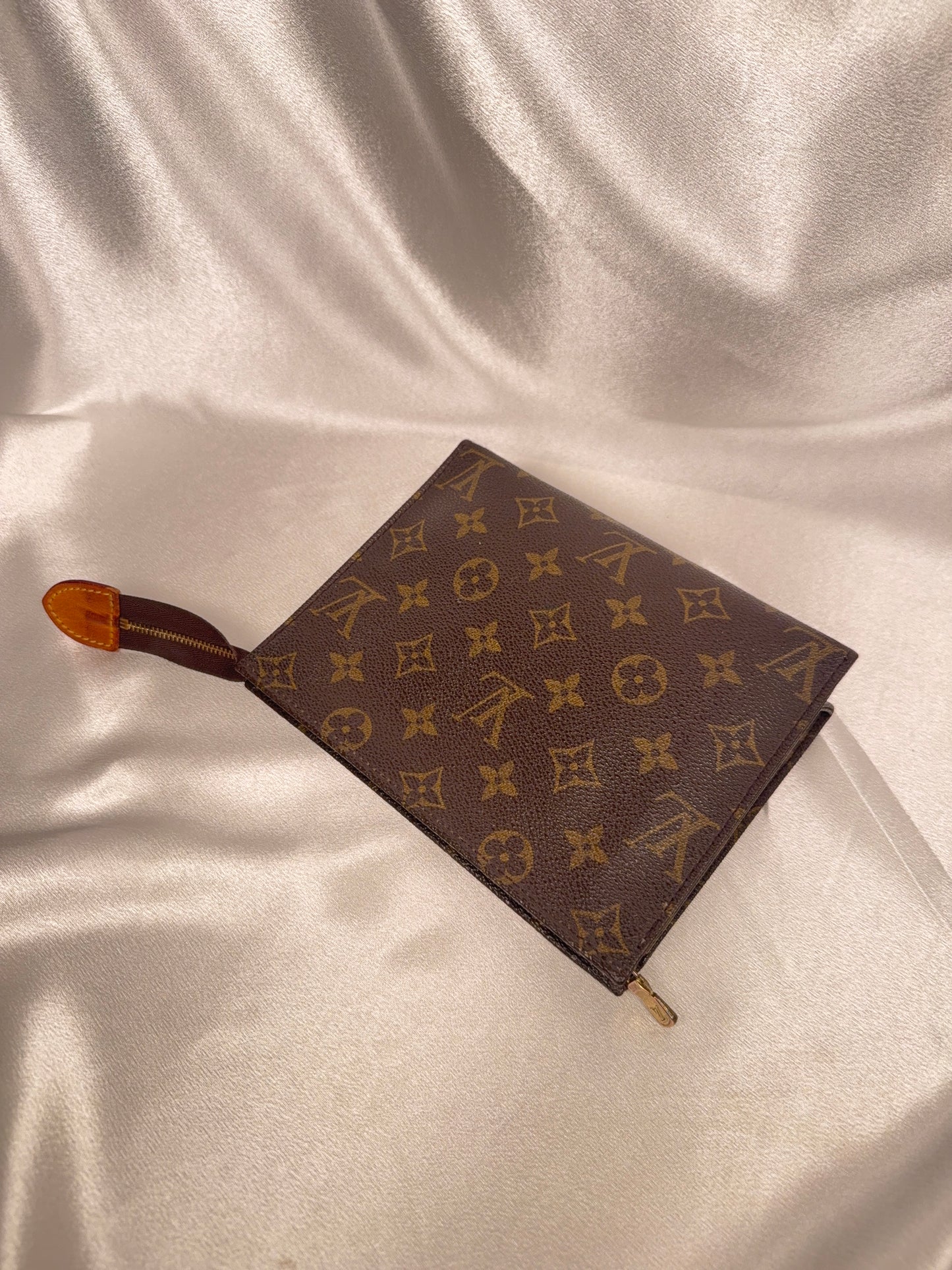 Louis Vuitton Toiletry 19