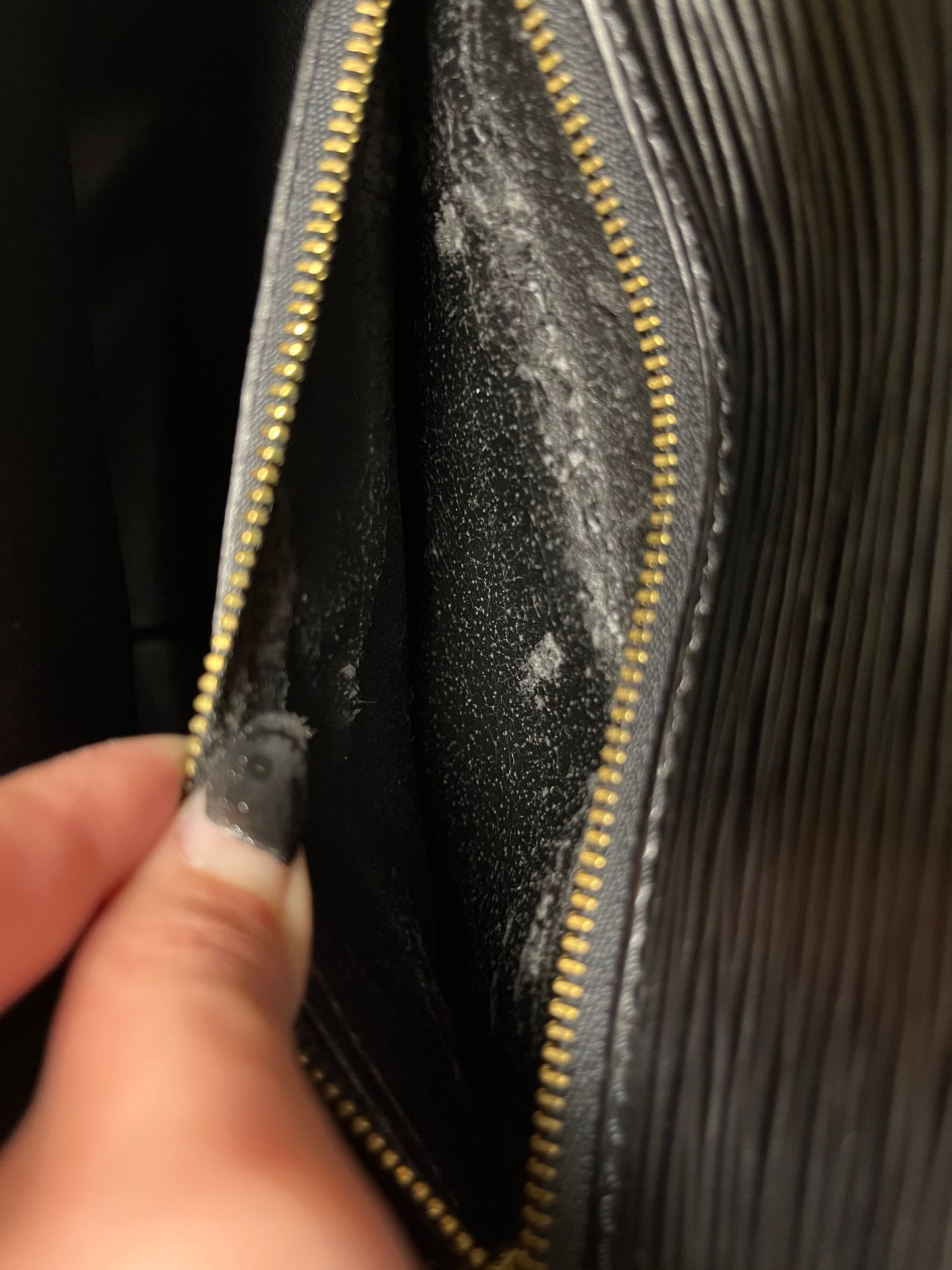Authentic pre-owned Louis Vuitton Saint Cloud GM epi noir