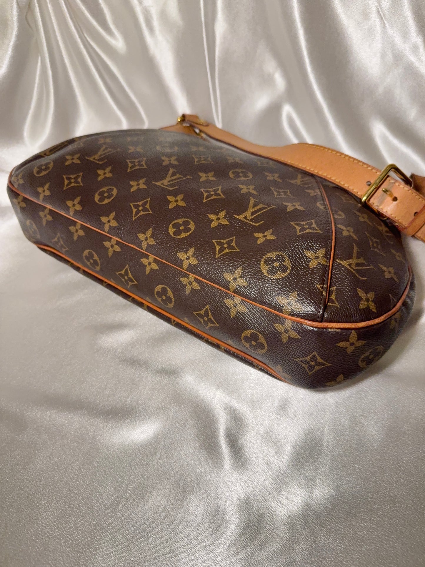 Louis Vuitton Thames GM