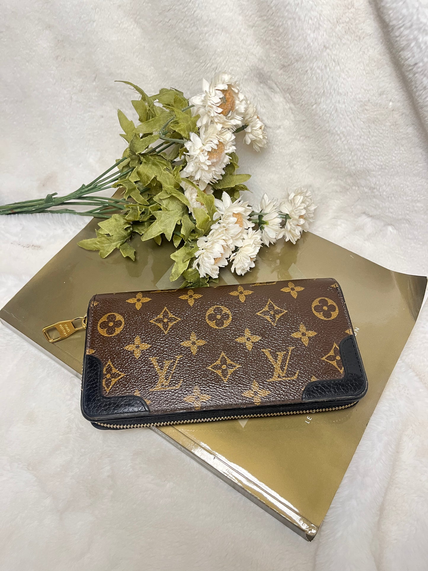 Authentic pre-owned Louis Vuitton retiro compact zippy wallet