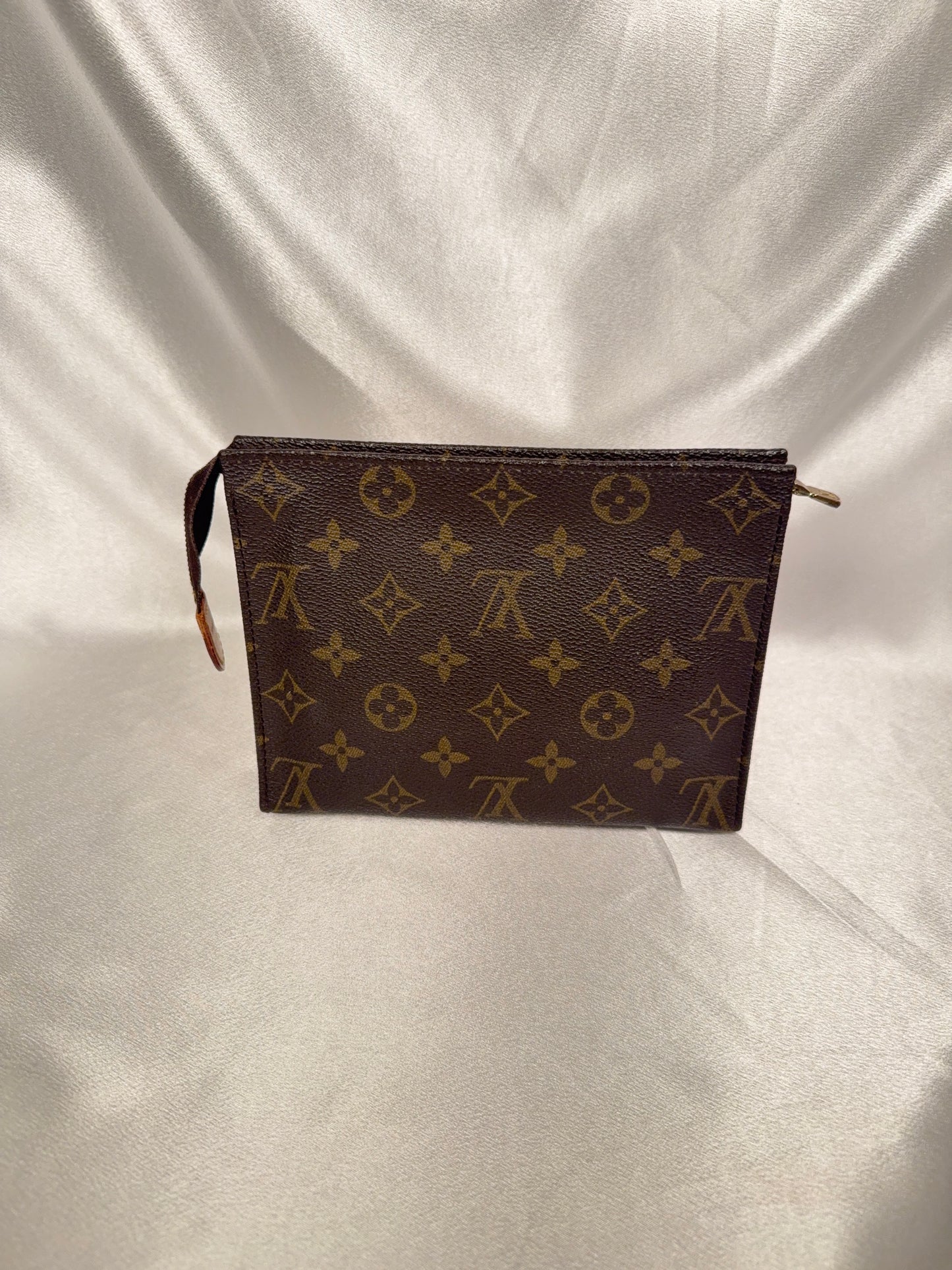 Louis Vuitton Toiletry 19