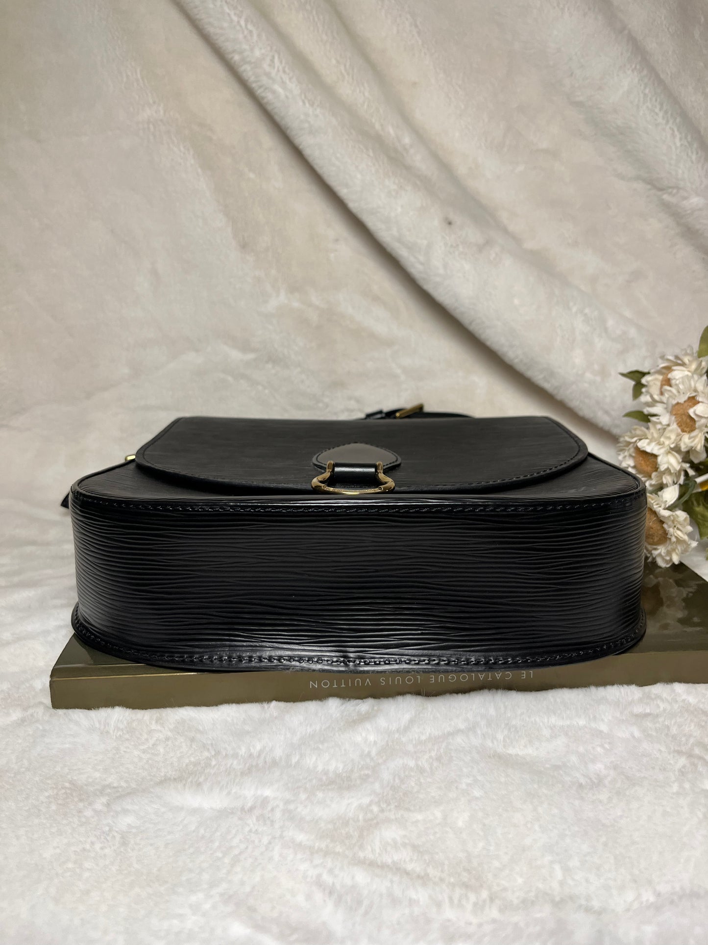 Authentic pre-owned Louis Vuitton Saint Cloud GM epi noir