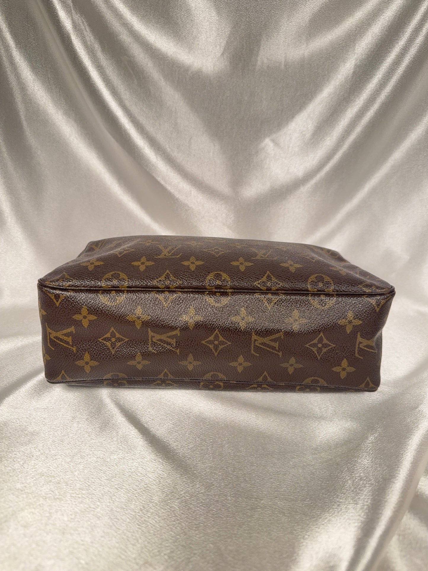 Louis Vuitton Trousse 28 cosmetic pouch