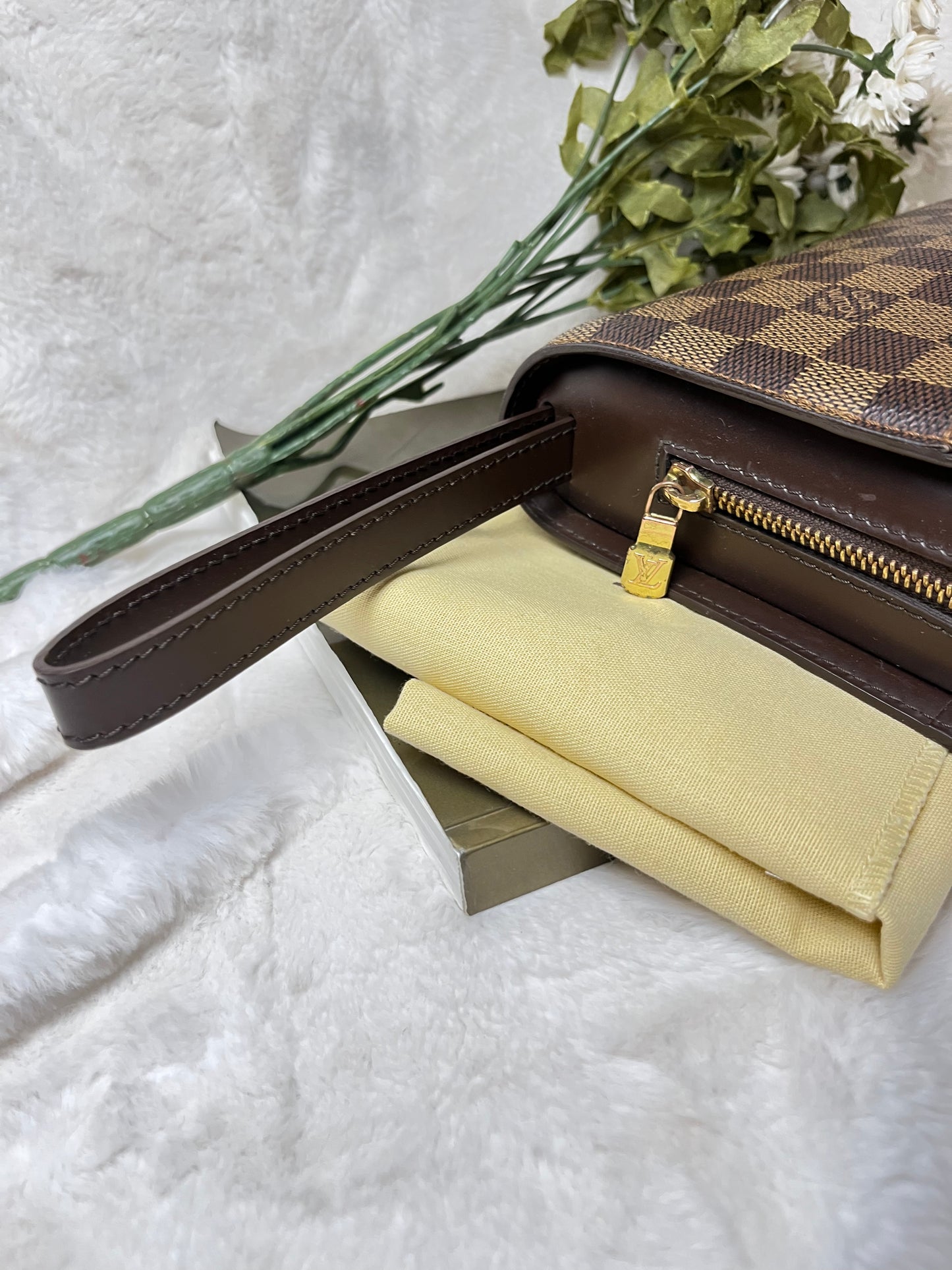 Authentic pre-owned Louis Vuitton st Louis clutch