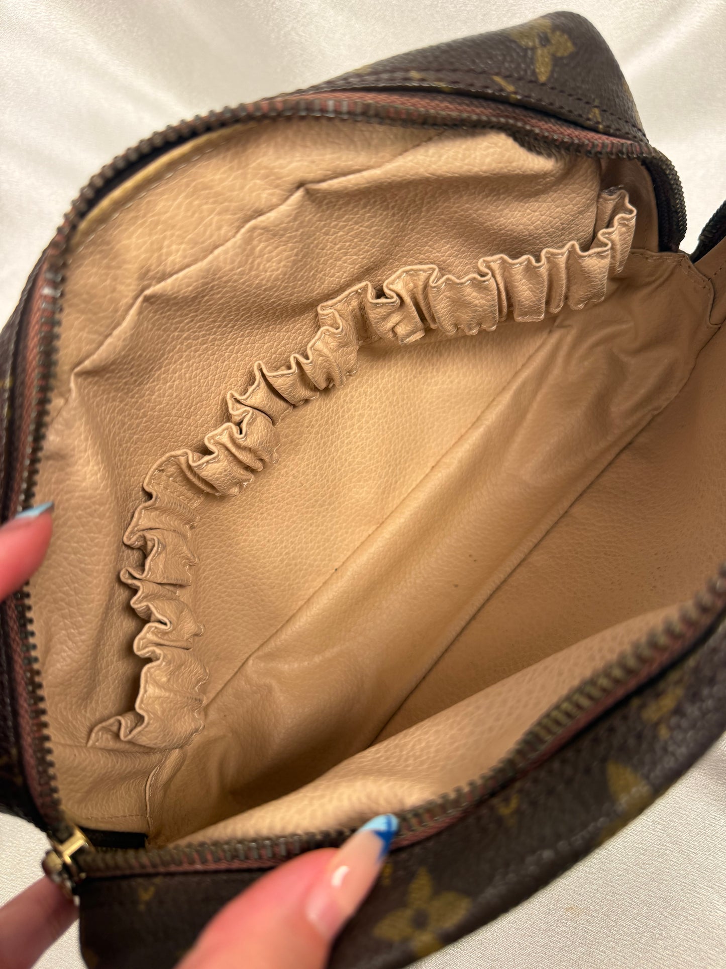 Louis Vuitton Trouss 23 cosmetic pouch