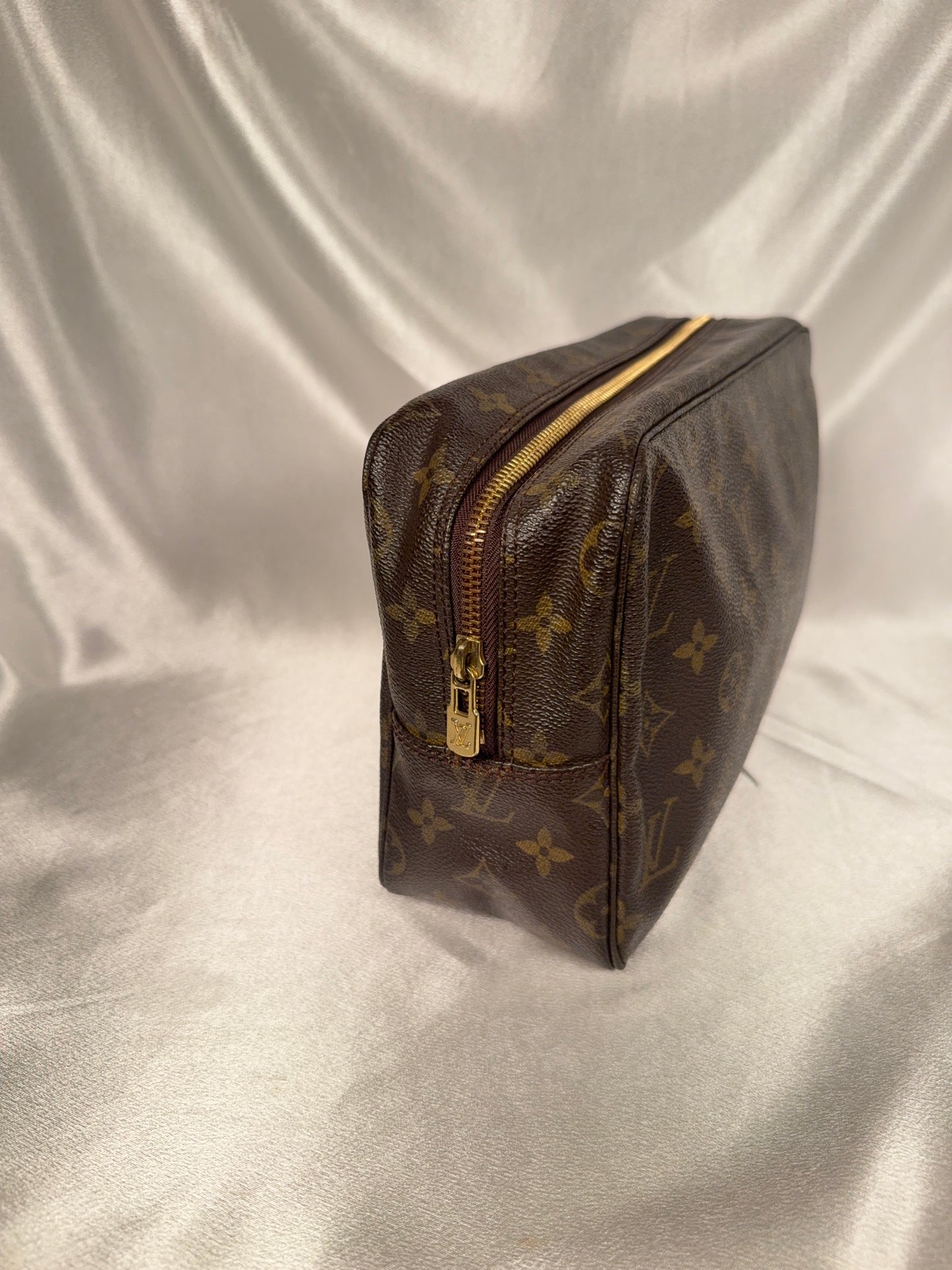 Louis Vuitton Trousse 28 cosmetic pouch