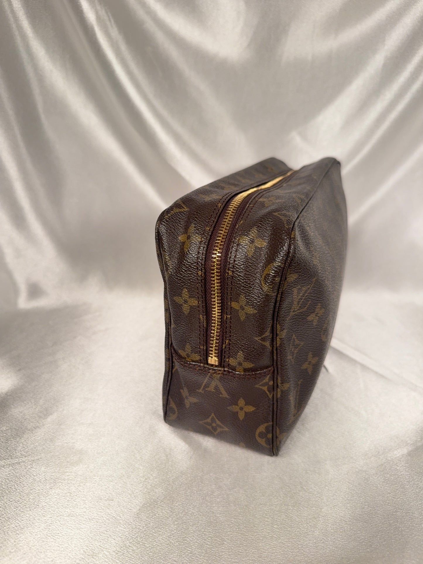 Louis Vuitton Trousse 28 cosmetic pouch