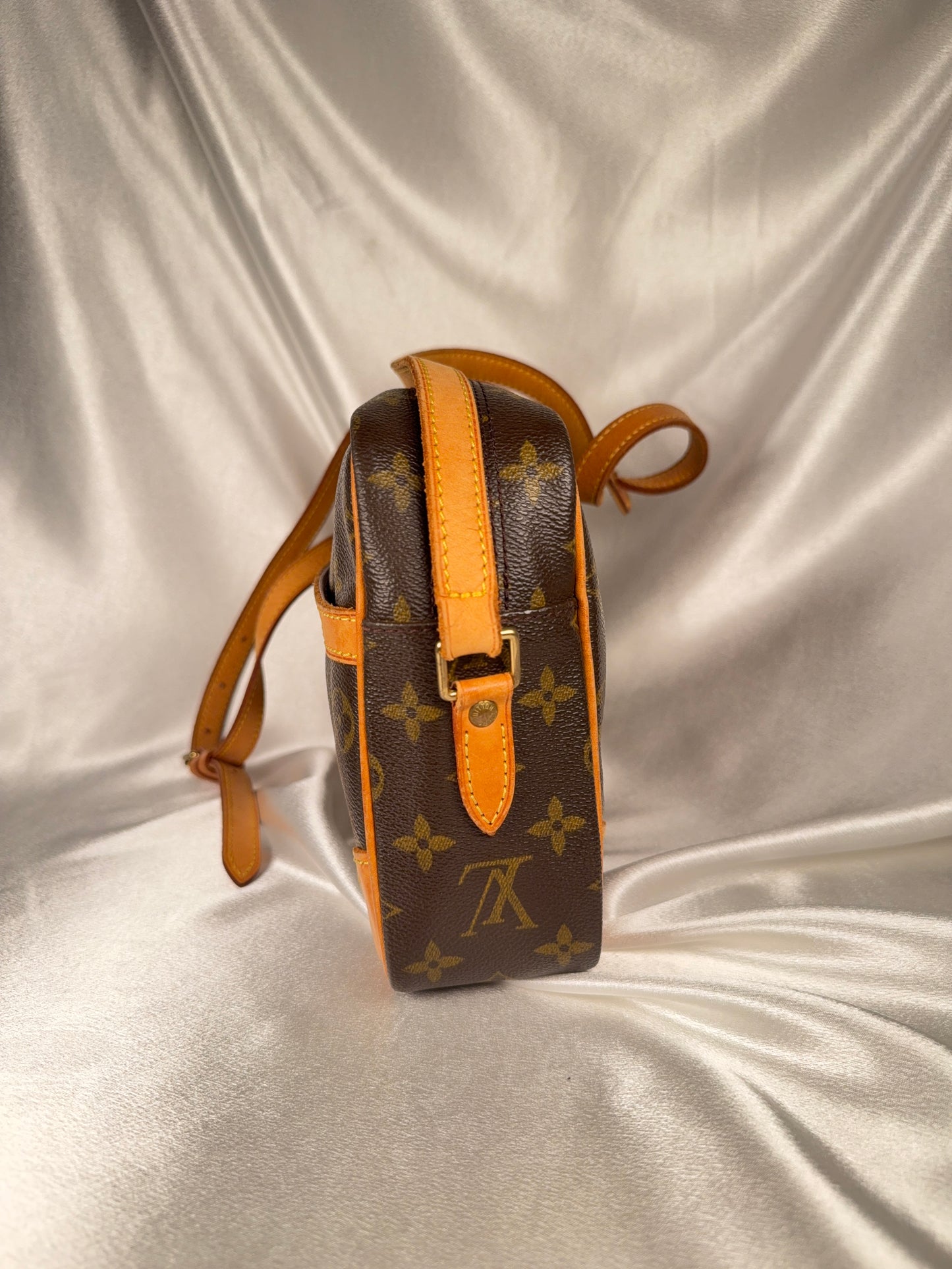 Louis Vuitton Trocadero 30 crossbody