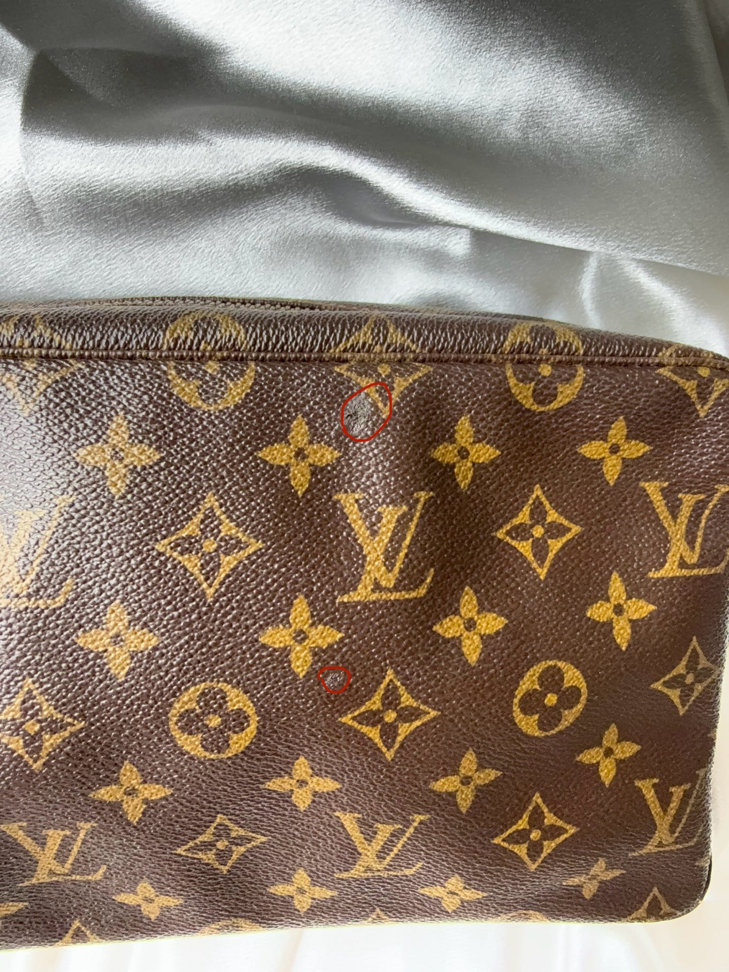 Louis Vuitton trousse 28 toilette