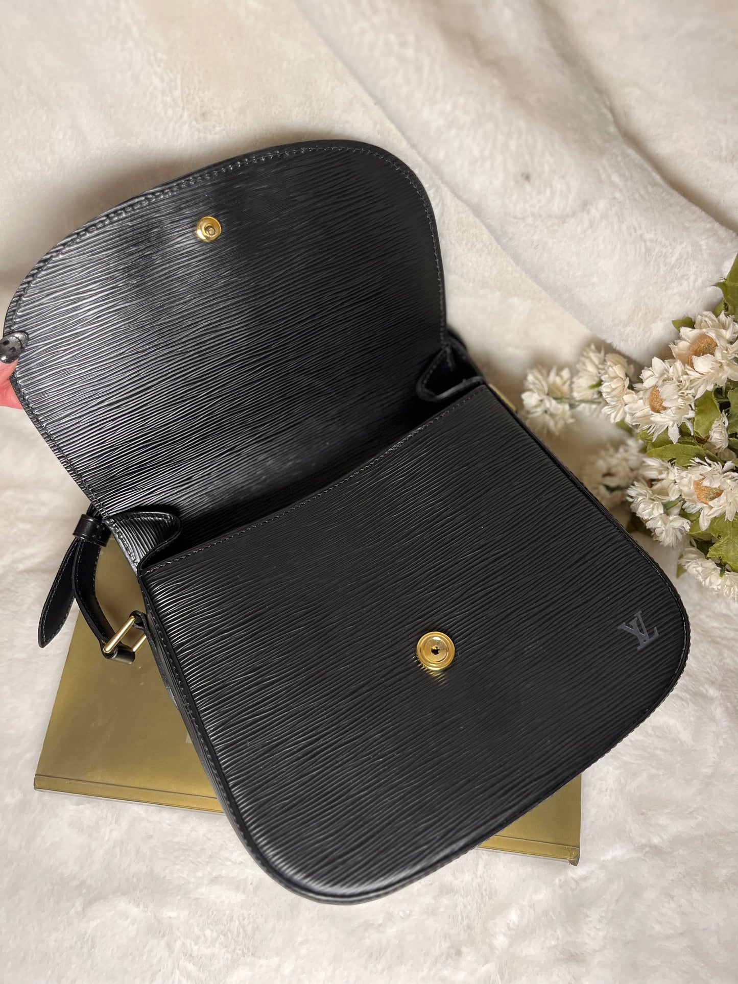 Authentic pre-owned Louis Vuitton Saint Cloud GM epi noir