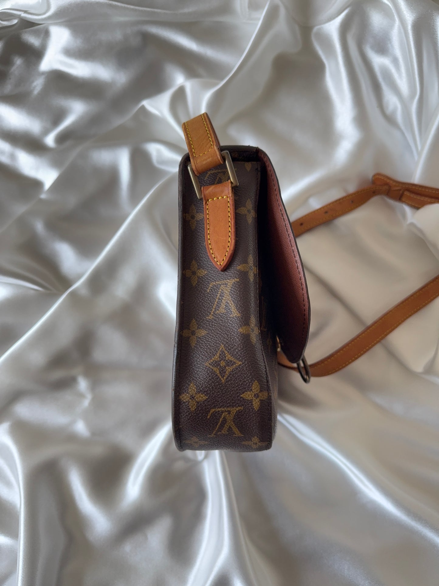 Louis Vuitton st Cloud GM crossbody bag