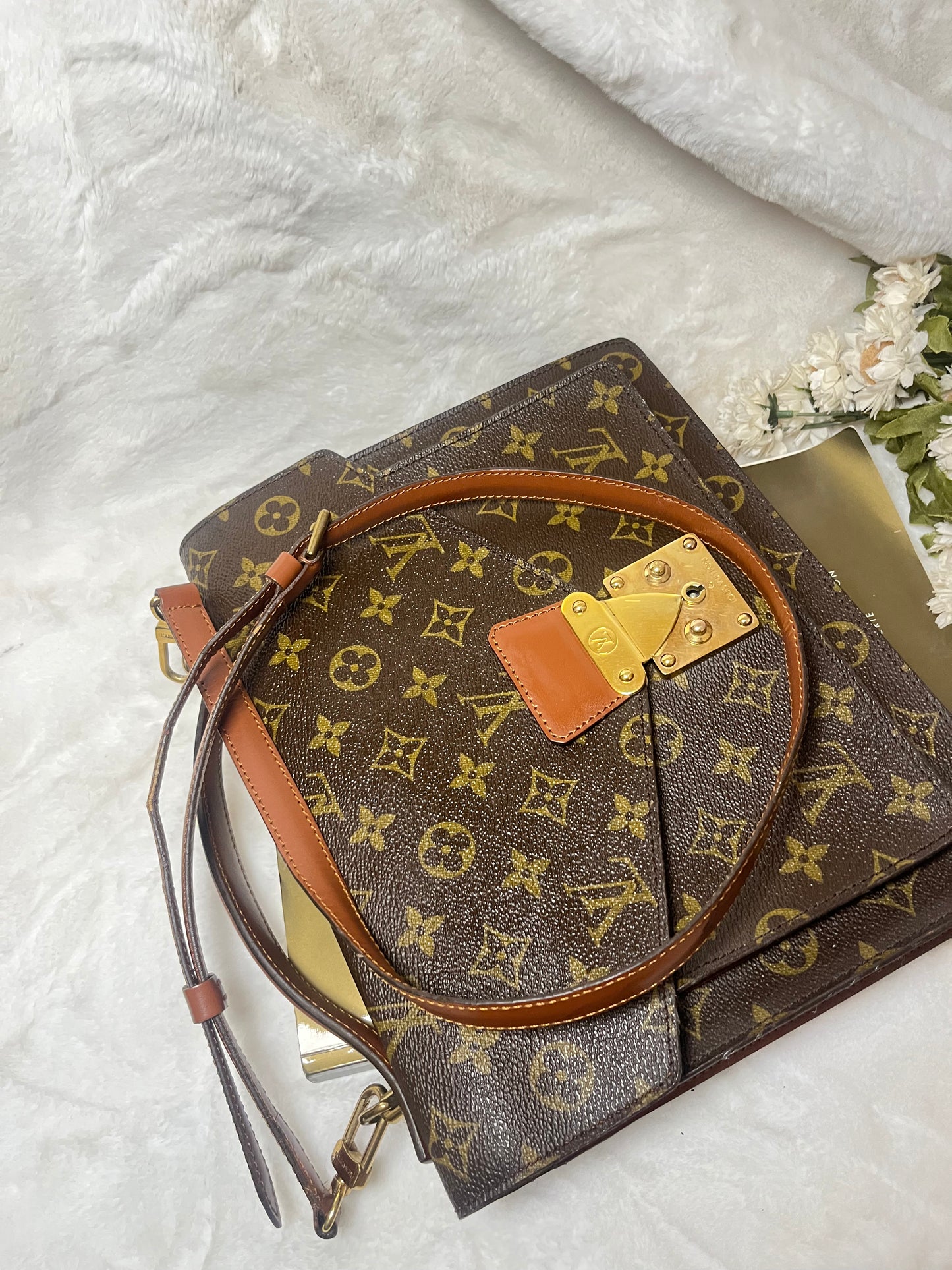 Authentic pre-owned Louis Vuitton Monceau crossbody shoulder bag