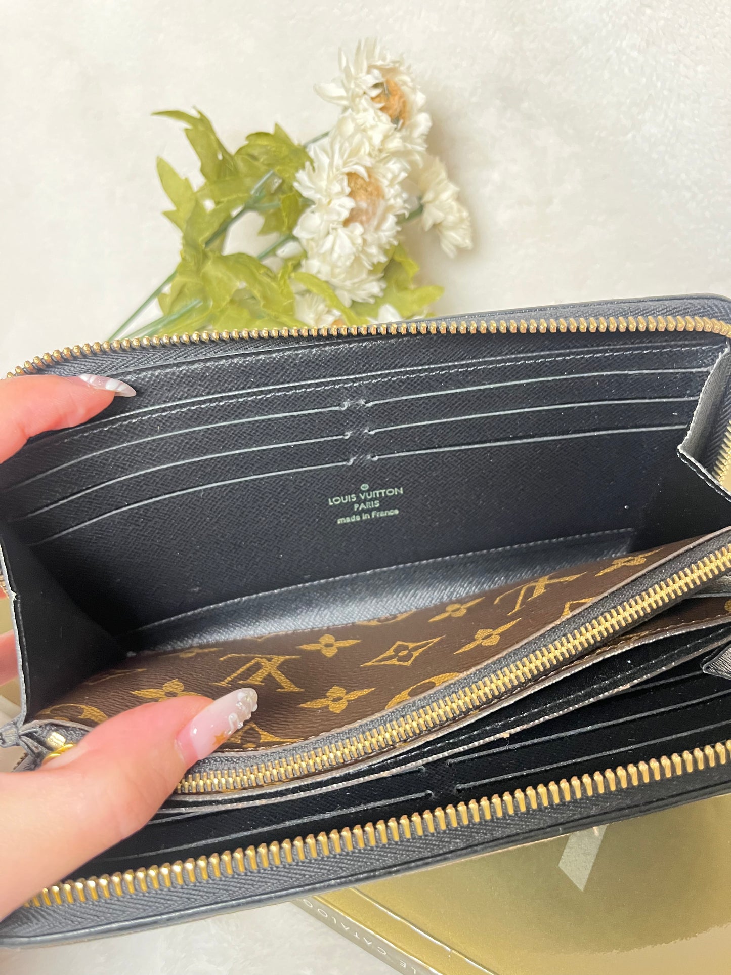 Authentic pre-owned Louis Vuitton retiro compact zippy wallet