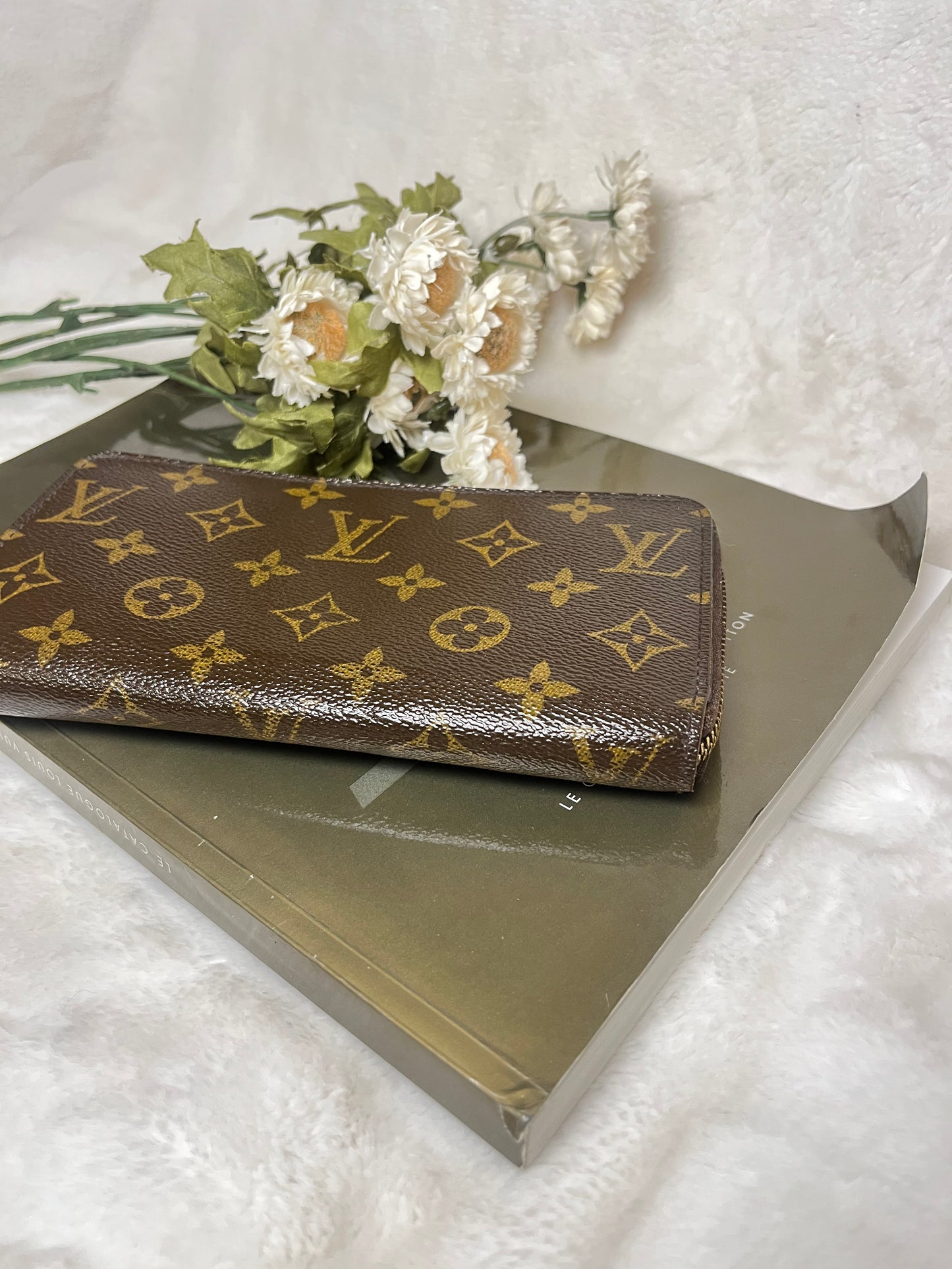 Authentic pre-owned Louis Vuitton zippy wallet