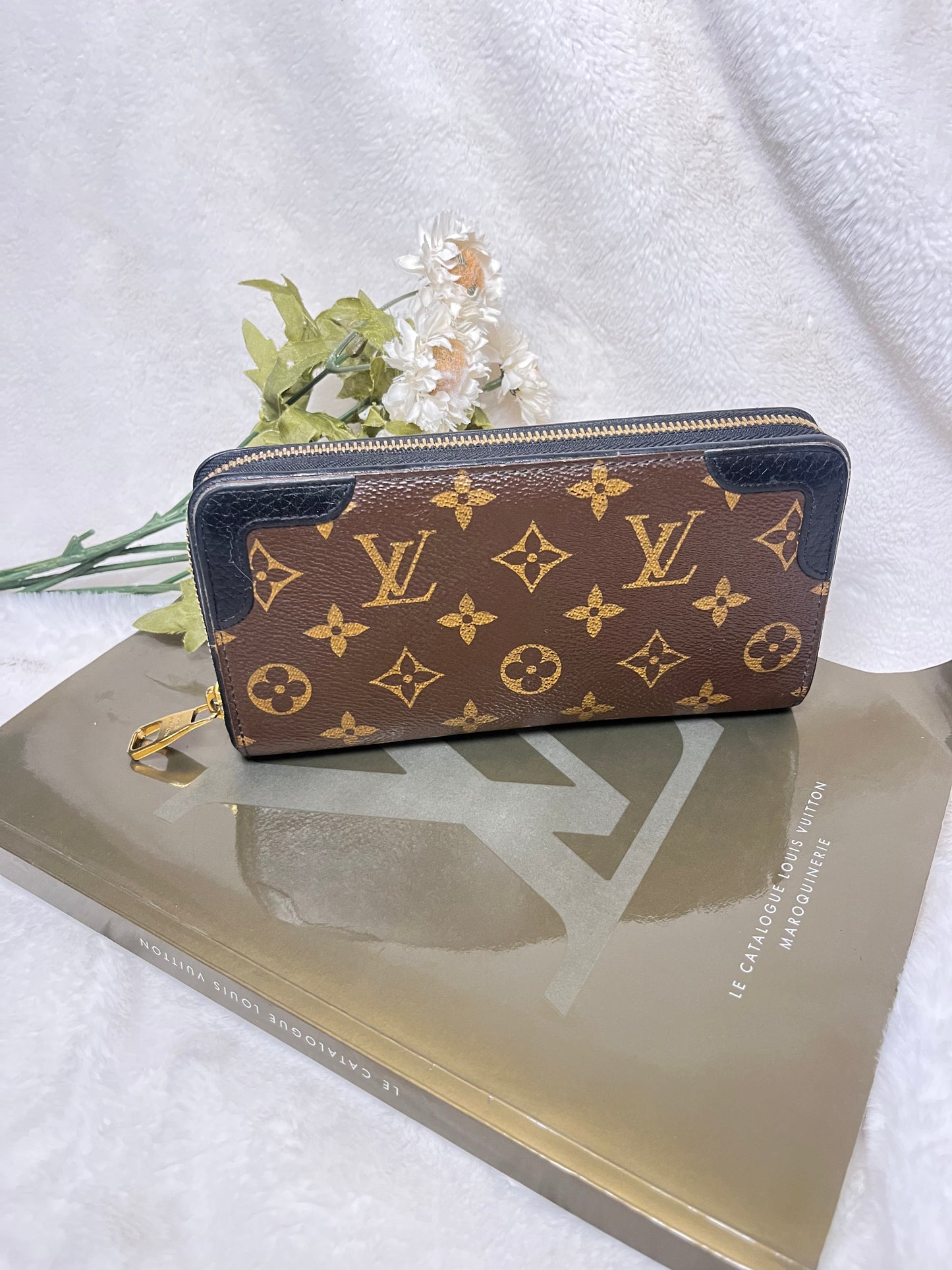 Authentic pre-owned Louis Vuitton retiro compact zippy wallet