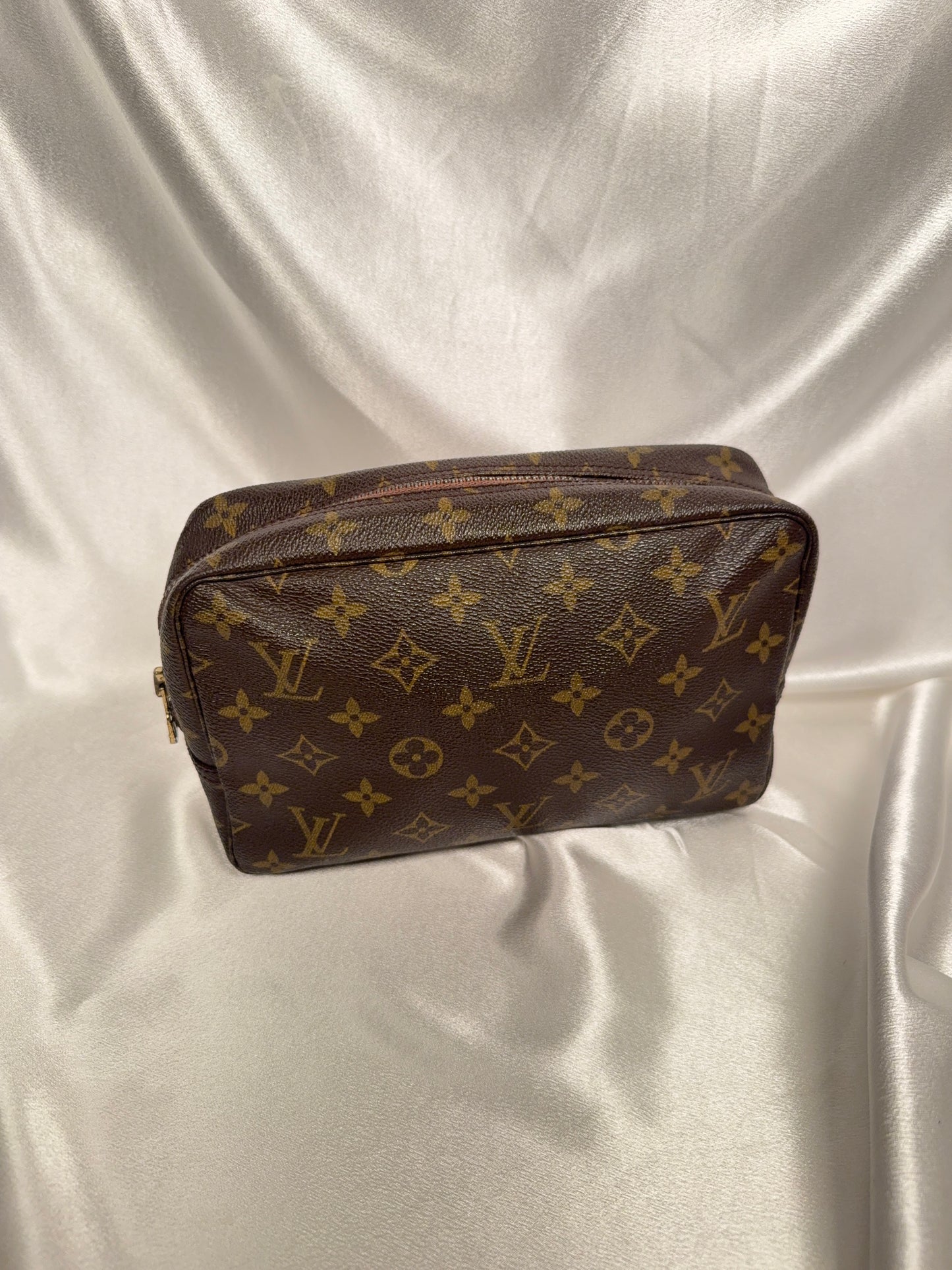 Louis Vuitton Trouss 23 cosmetic pouch