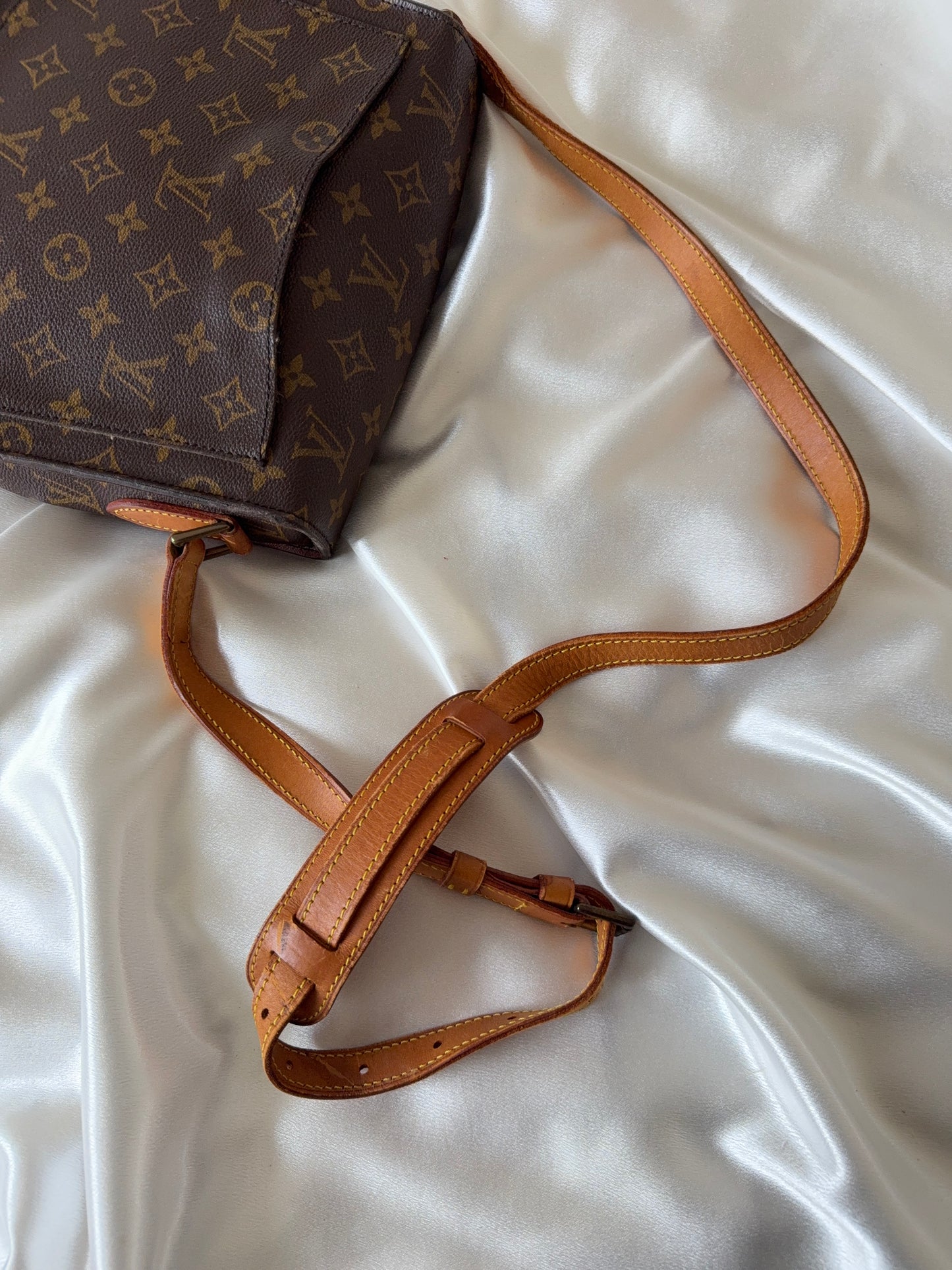 Louis Vuitton st Cloud GM crossbody bag