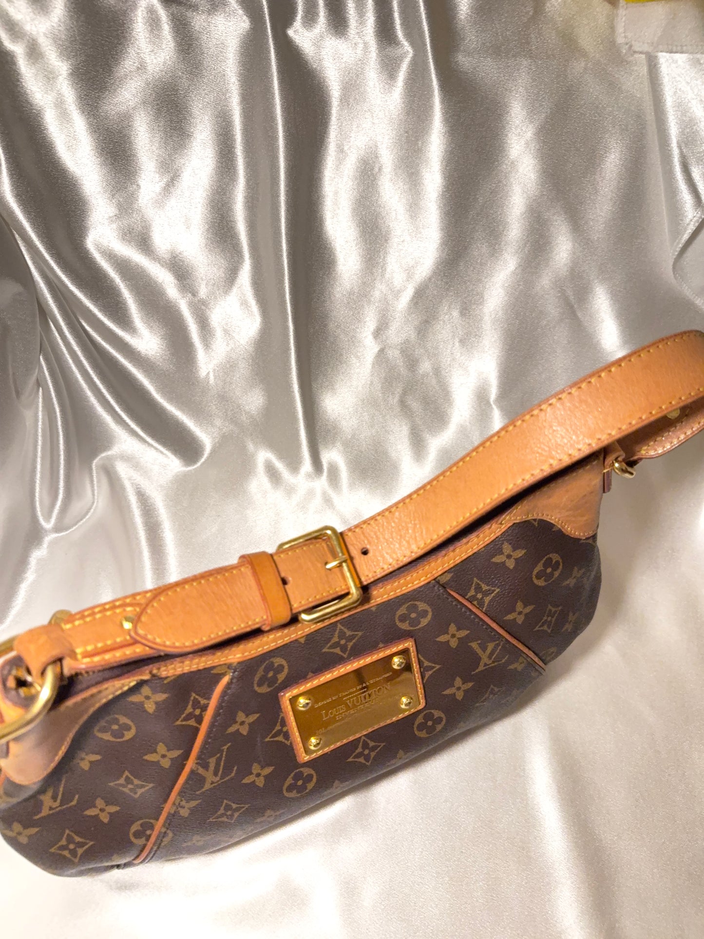 Louis Vuitton Thames GM