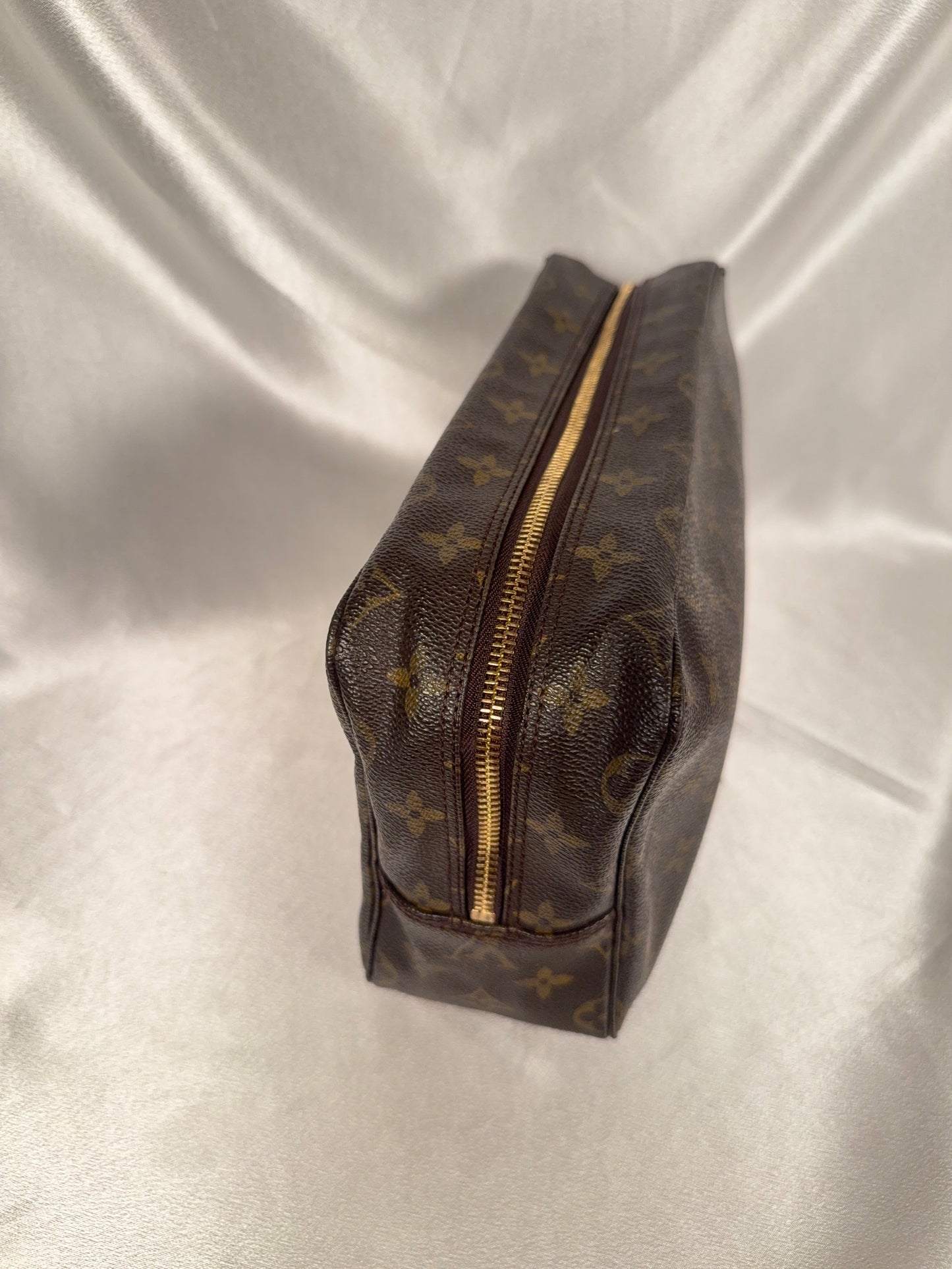 Louis Vuitton Trousse 28 cosmetic pouch