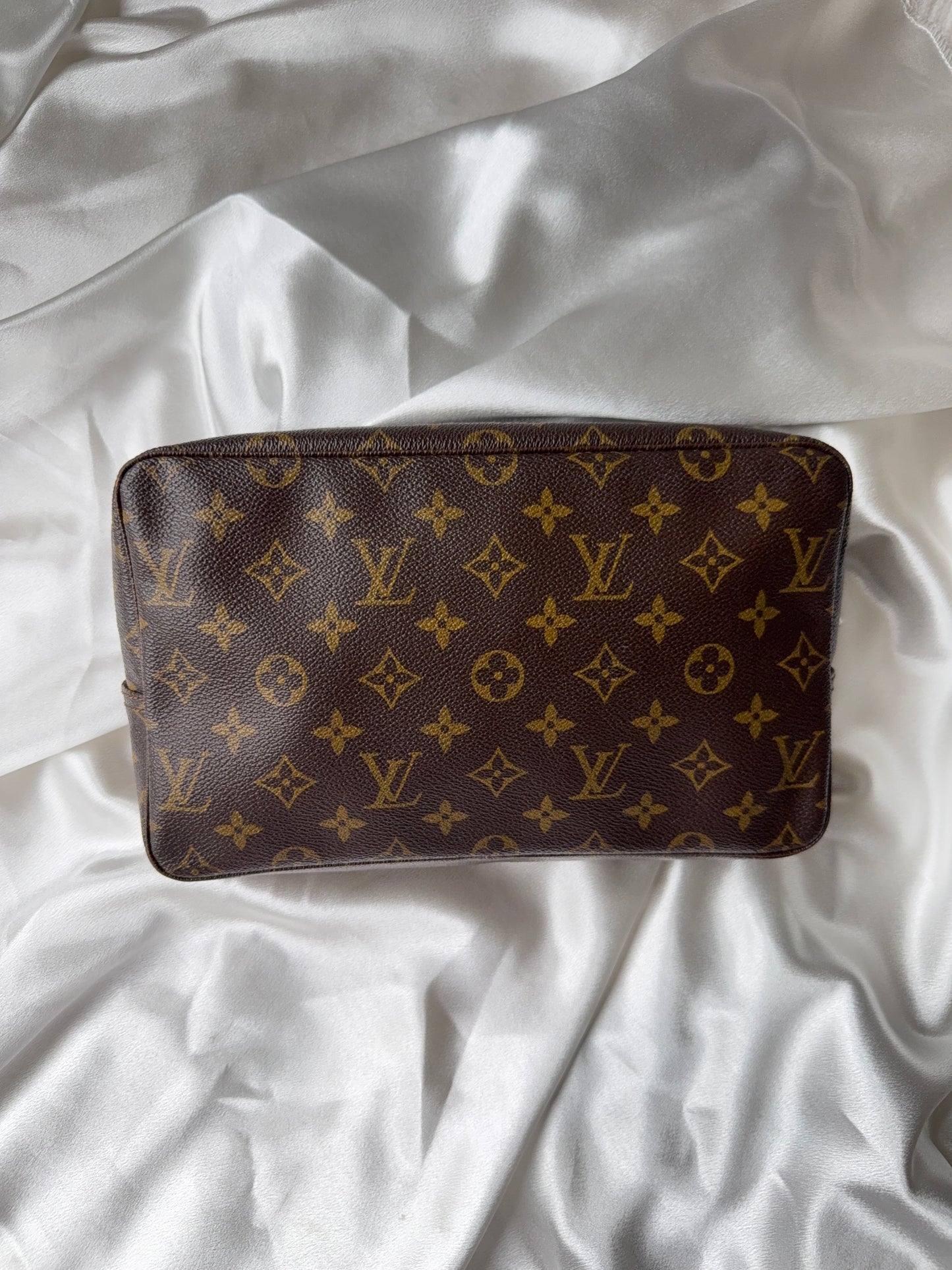 Louis Vuitton trousse 28 toilette