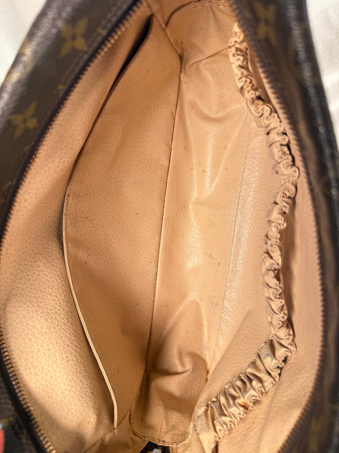 Louis Vuitton Trousse 28 cosmetic pouch