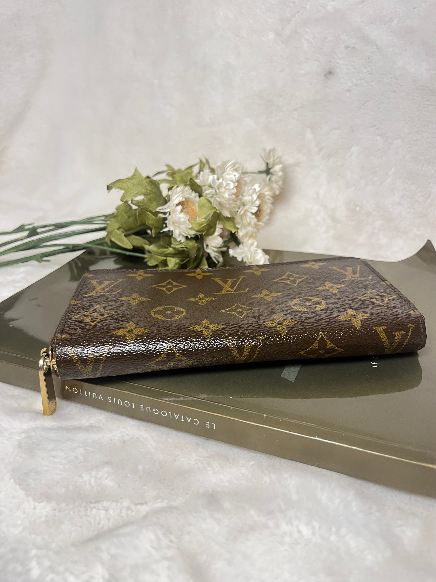 Authentic pre-owned Louis Vuitton zippy wallet