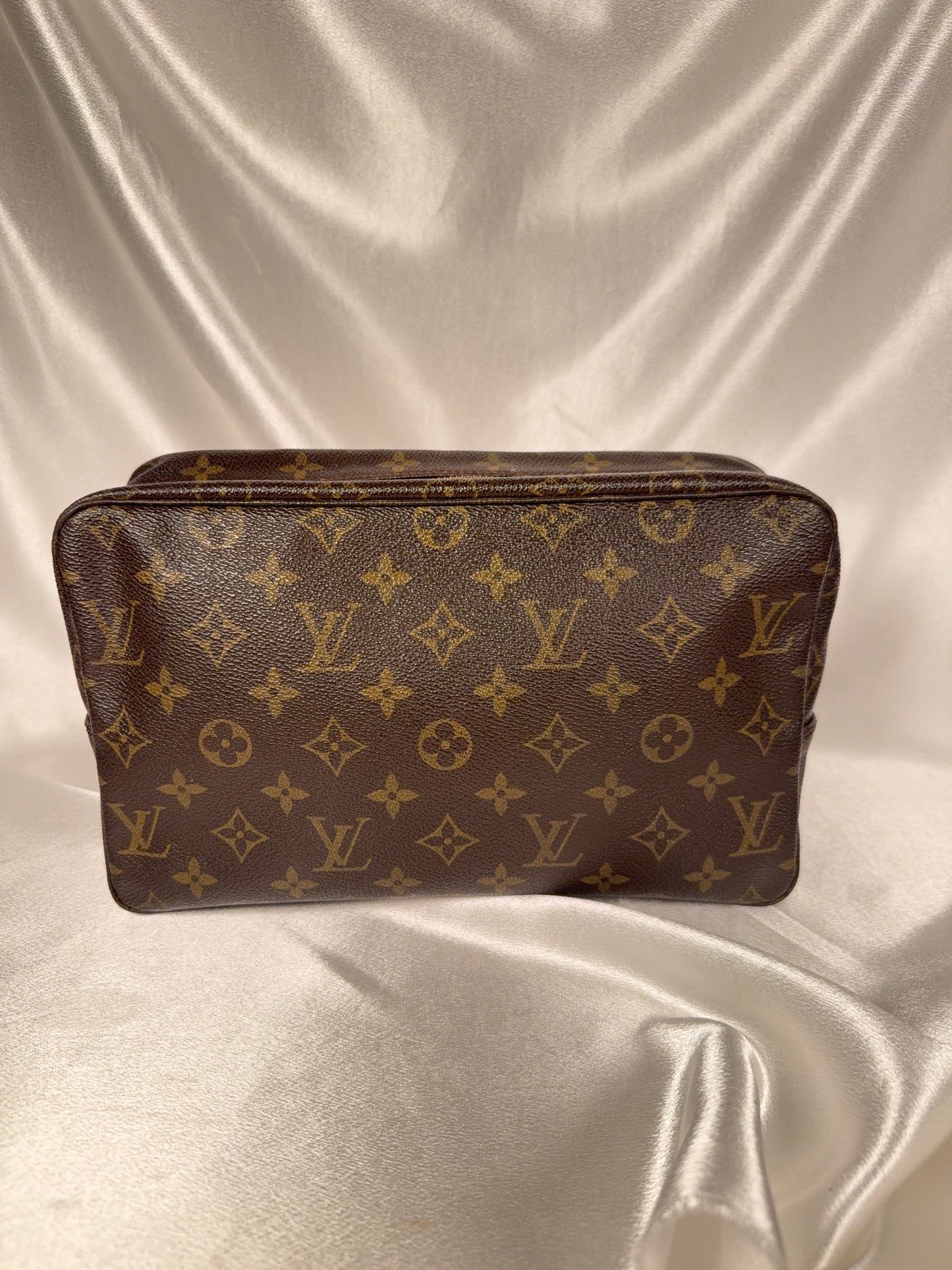 Louis Vuitton Trousse 28 cosmetic pouch
