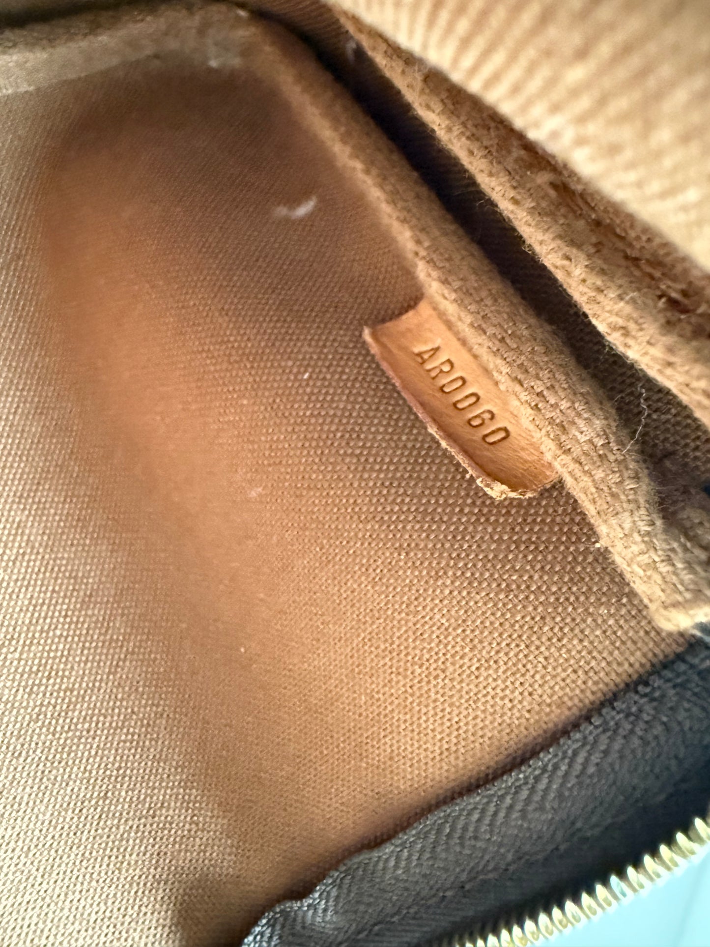 Louis Vuitton Pochette Acessoires
