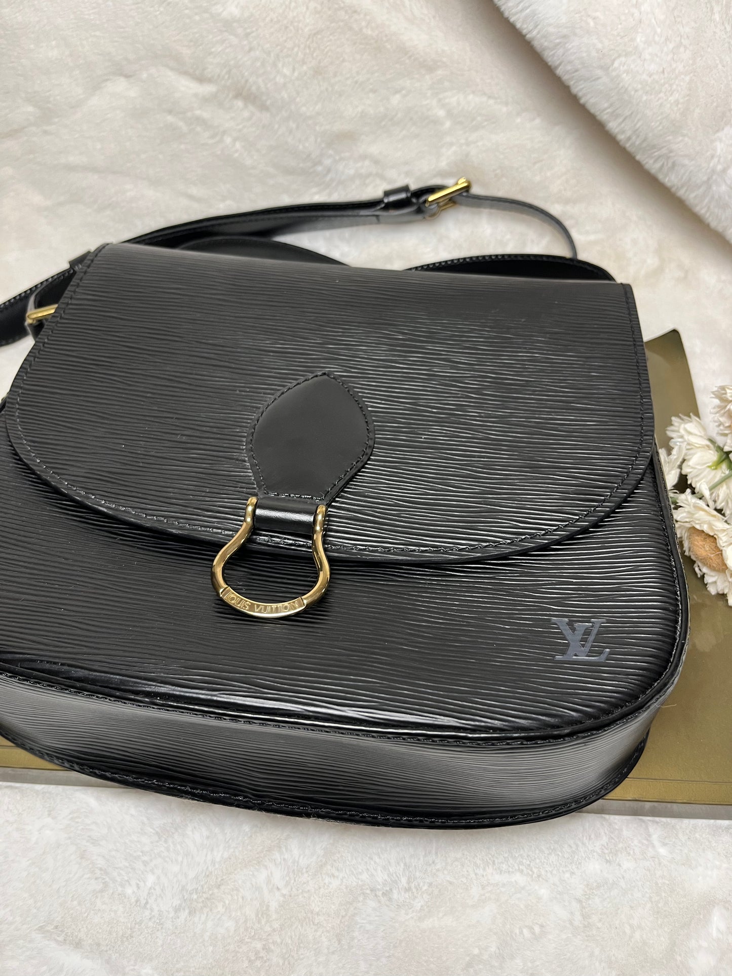 Authentic pre-owned Louis Vuitton Saint Cloud GM epi noir