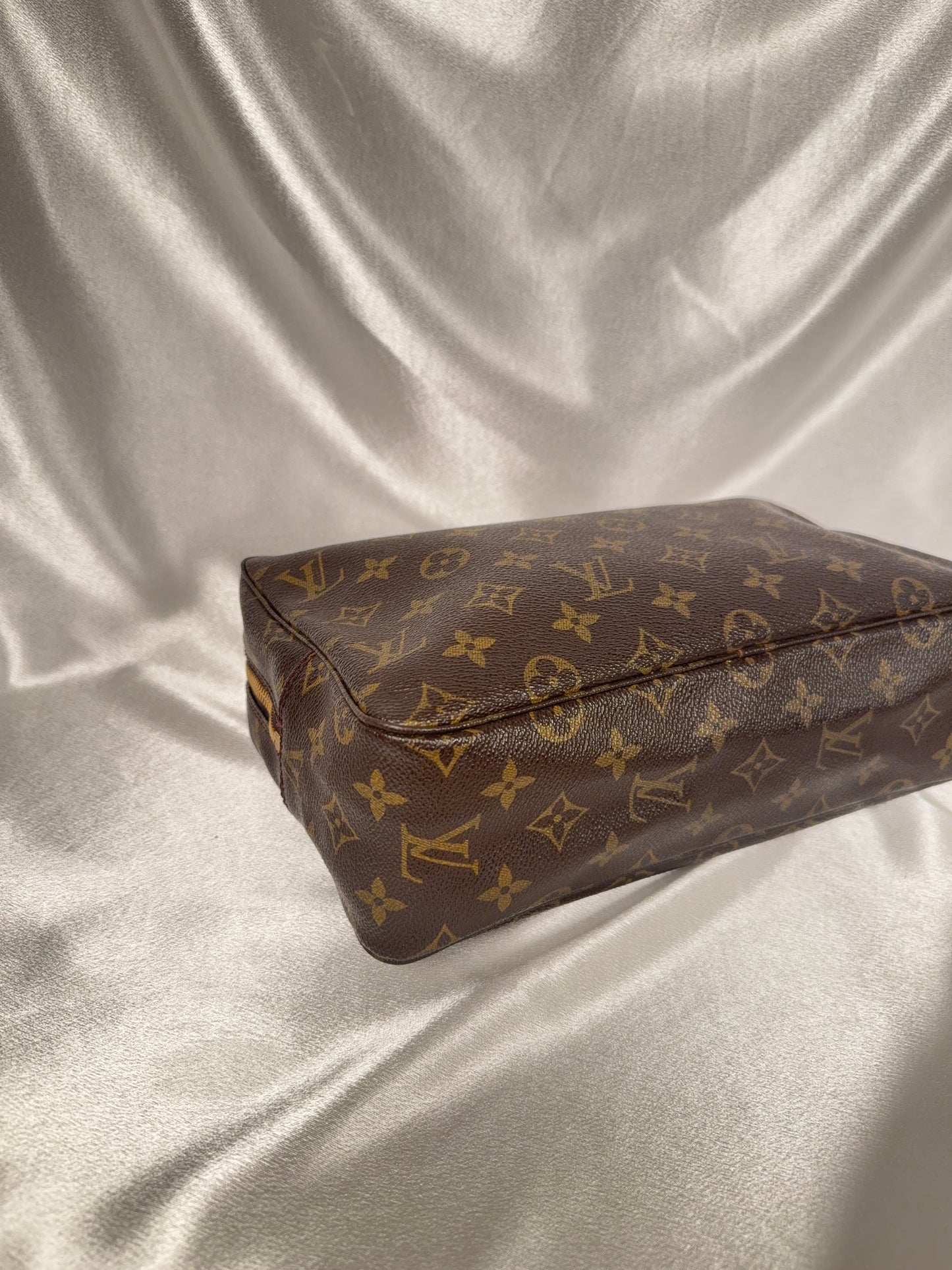 Louis Vuitton Trousse 28 cosmetic pouch