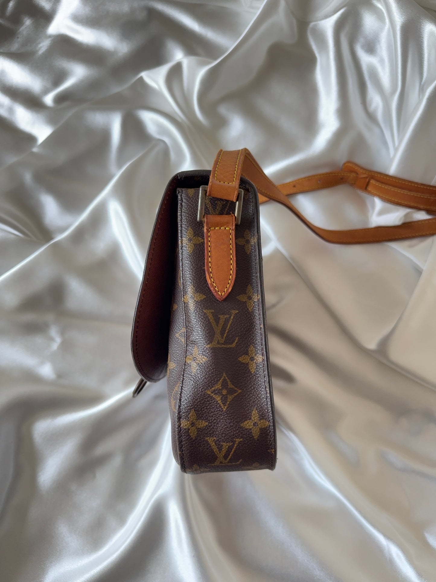 Louis Vuitton st Cloud GM crossbody bag