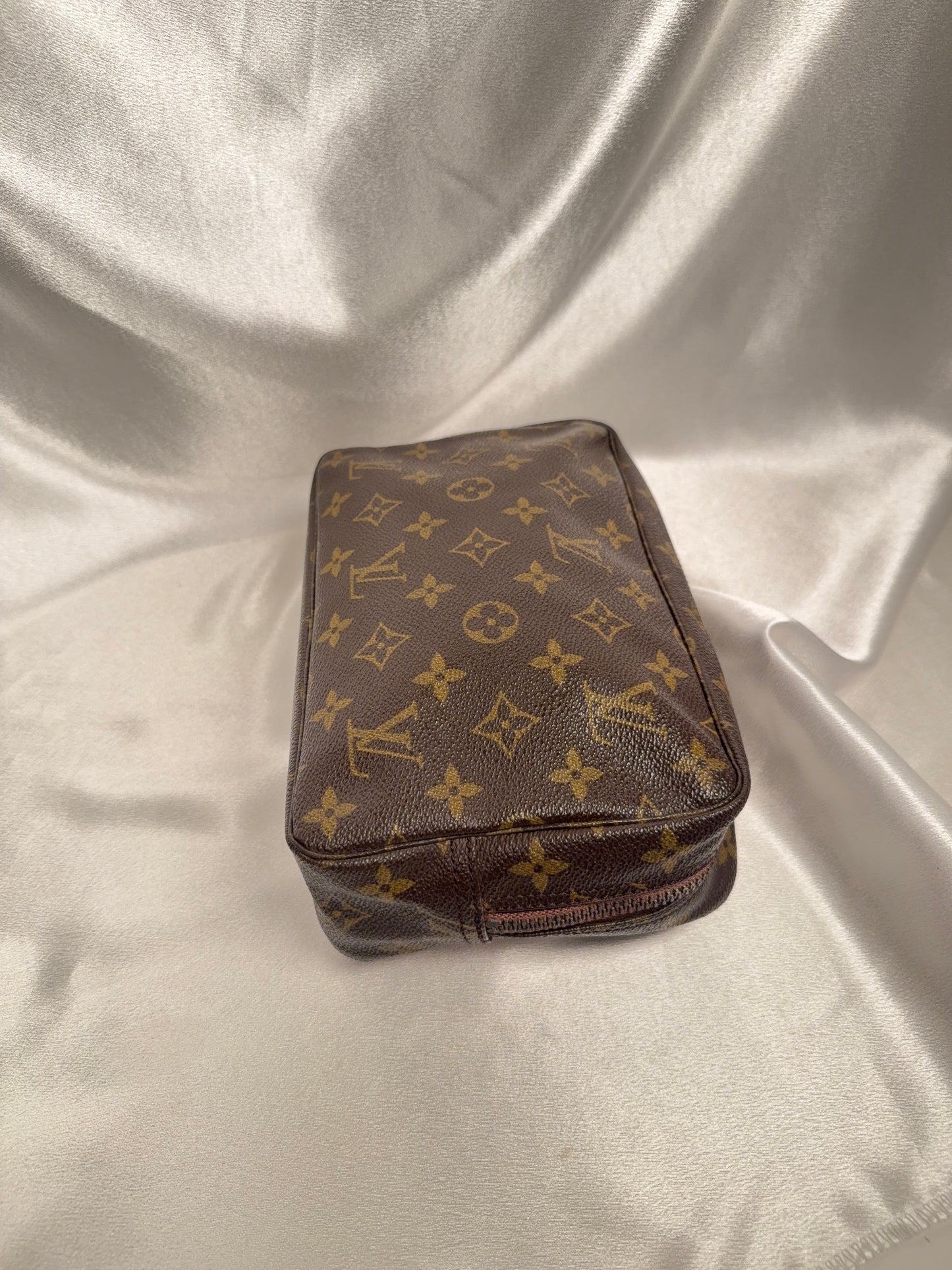Louis Vuitton Trouss 23 cosmetic pouch