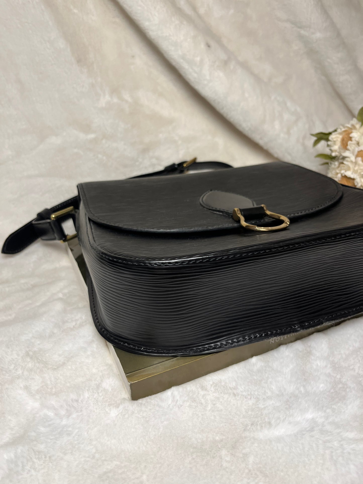 Authentic pre-owned Louis Vuitton Saint Cloud GM epi noir