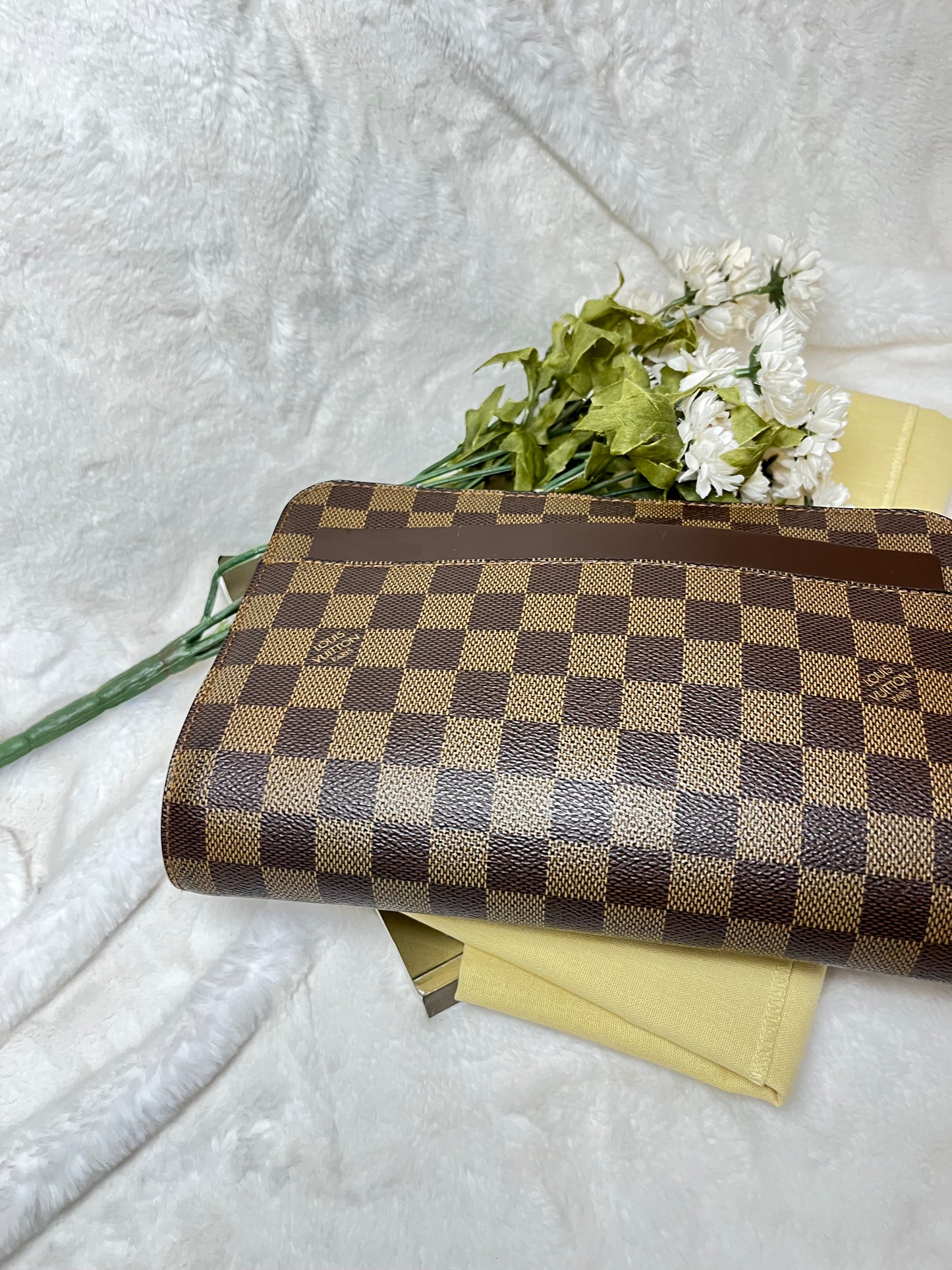 Authentic pre-owned Louis Vuitton st Louis clutch