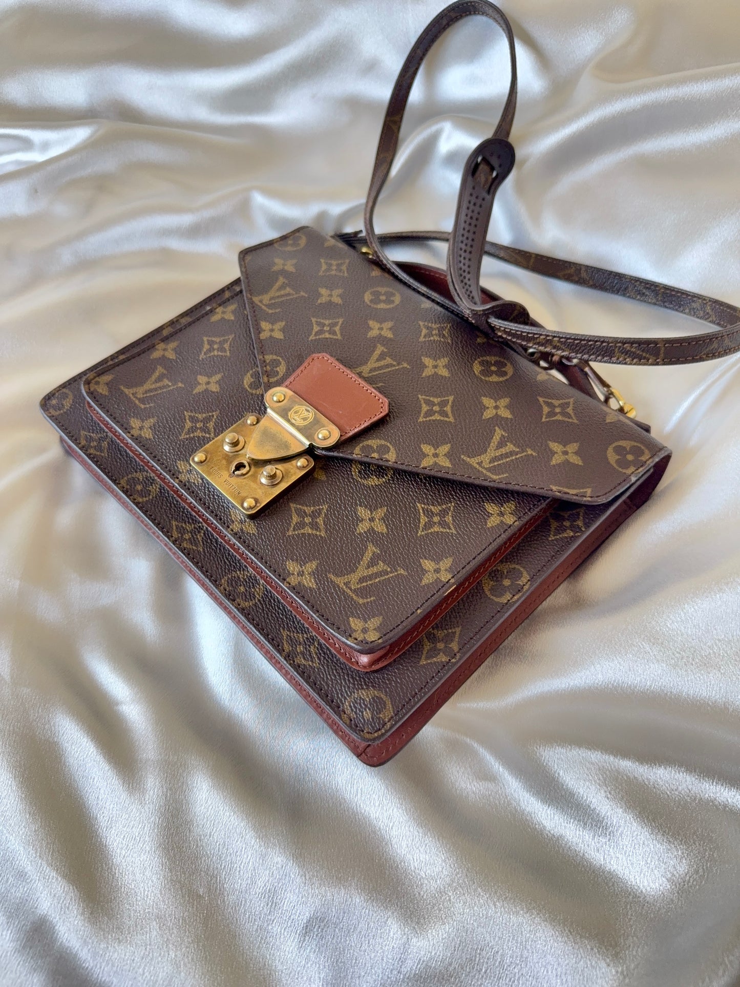 Louis Vuitton Monogram Monceau 26