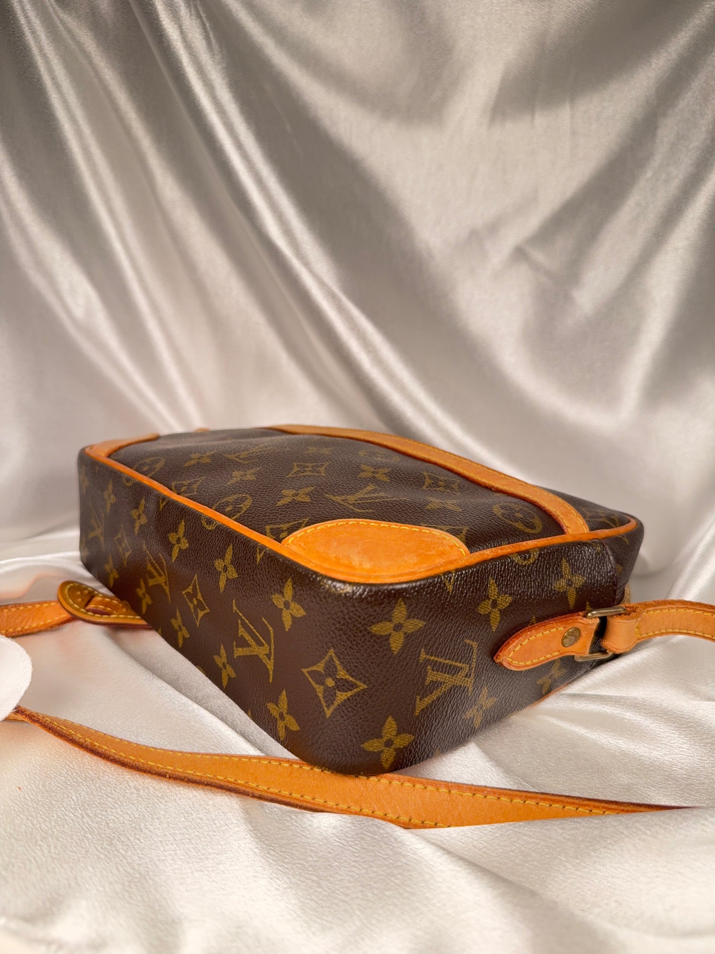 Louis Vuitton Trocadero 30 crossbody